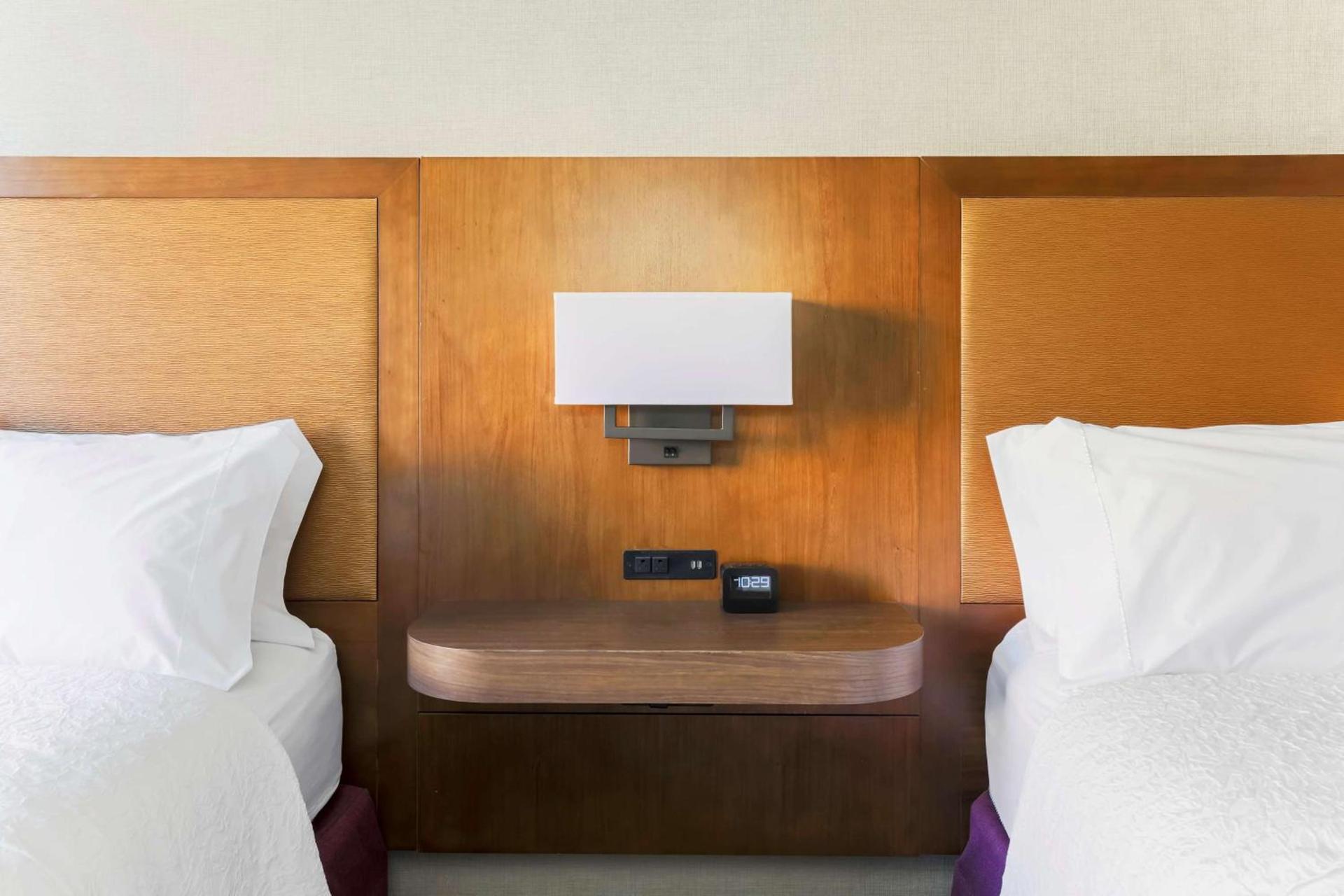 Hampton Inn & Suites Windsor-Sonoma Wine Country photo 36