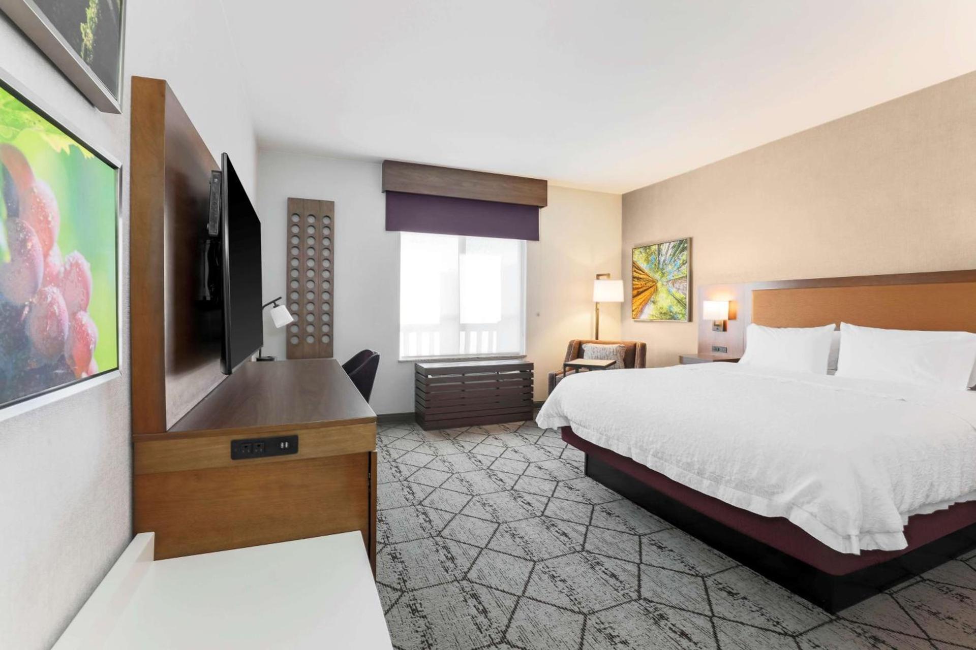Hampton Inn & Suites Windsor-Sonoma Wine Country photo 40