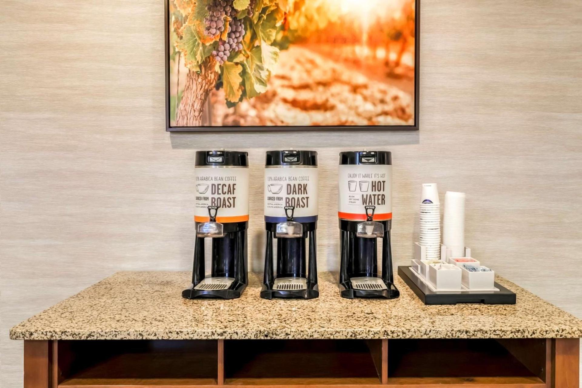 Hampton Inn & Suites Windsor-Sonoma Wine Country photo 44
