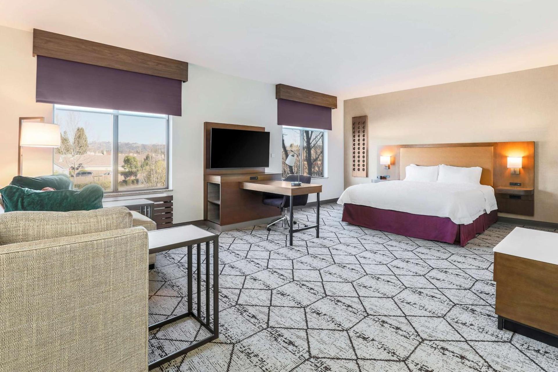 Hampton Inn & Suites Windsor-Sonoma Wine Country photo 42