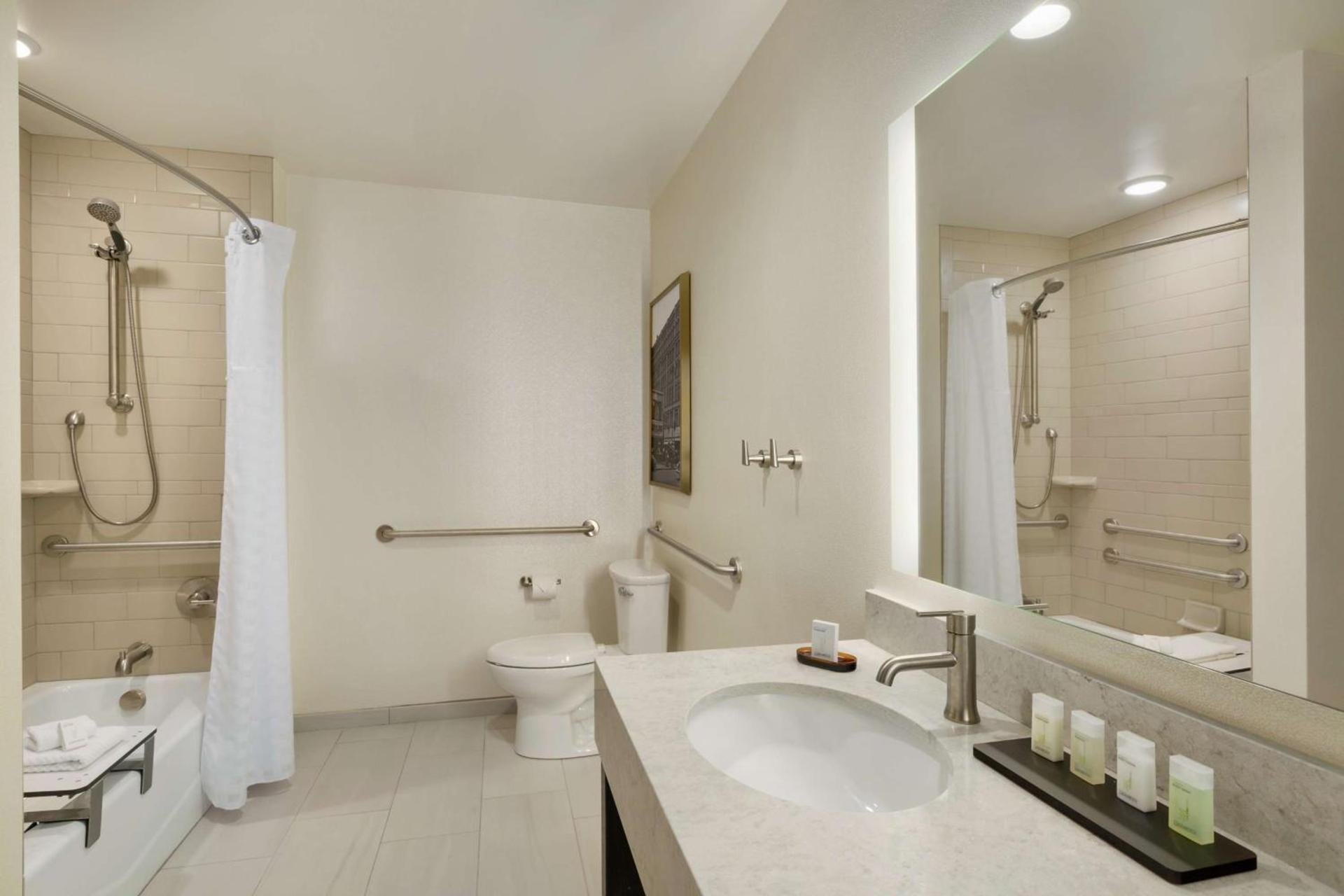Embassy Suites By Hilton Syracuse Destiny USA photo 24