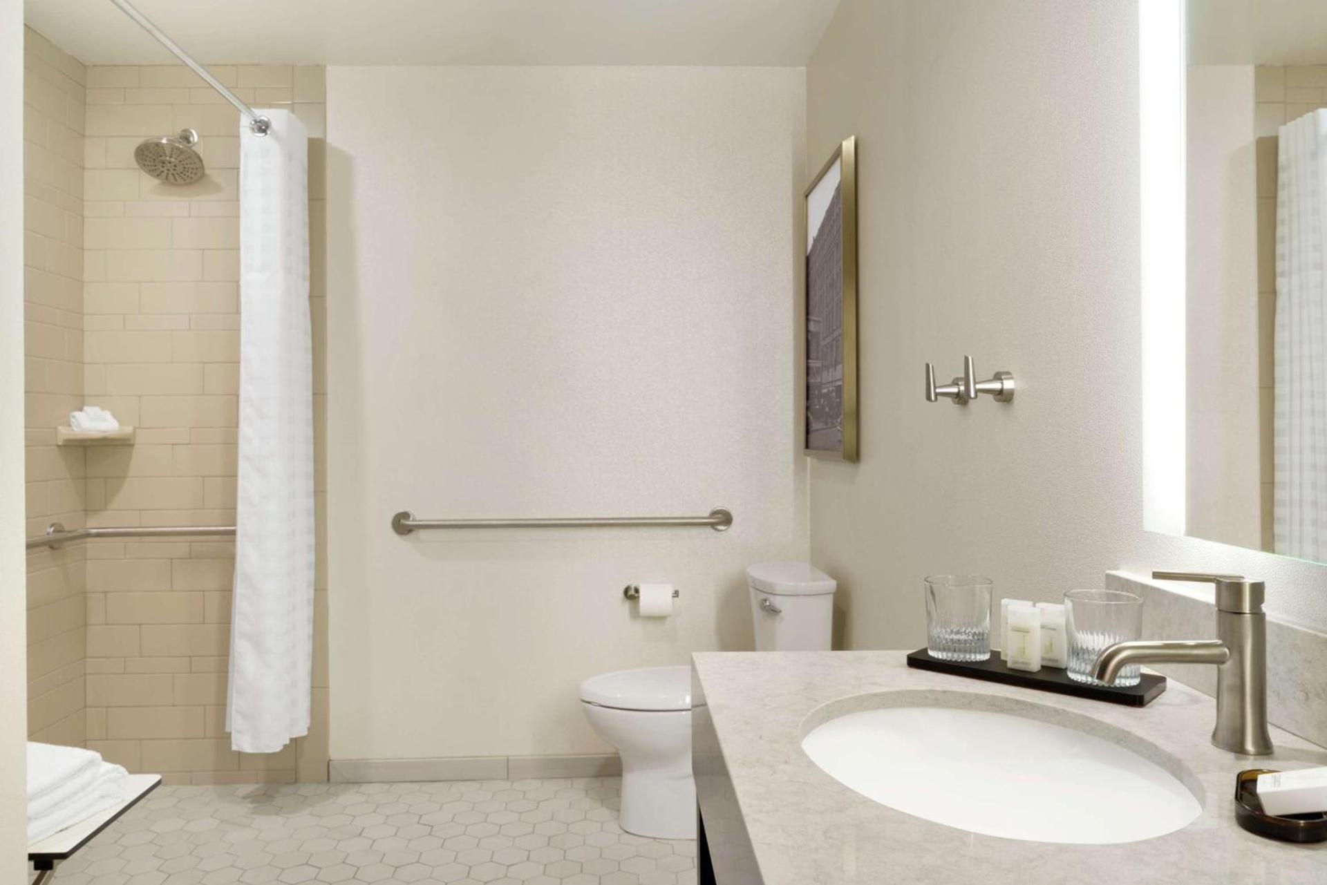 Embassy Suites By Hilton Syracuse Destiny USA photo 27