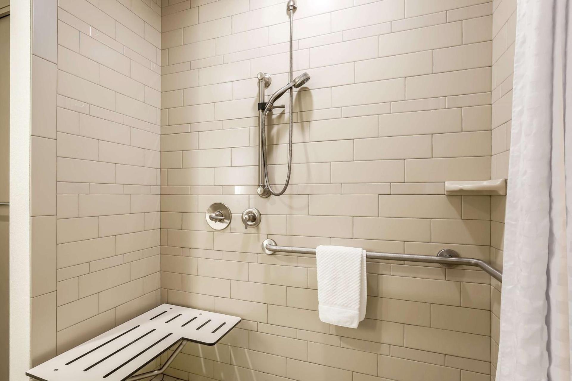 Embassy Suites By Hilton Syracuse Destiny USA photo 38