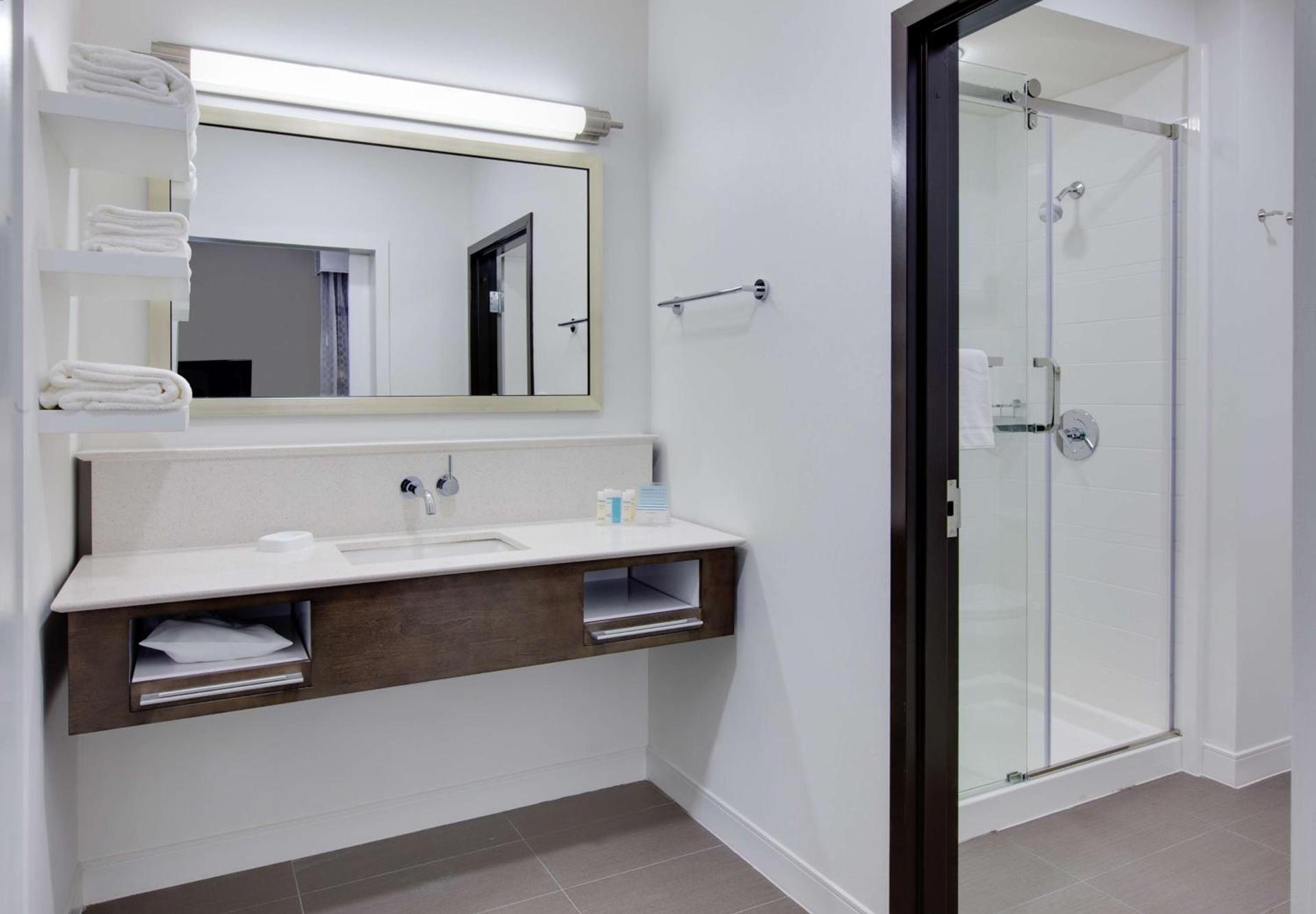 Hampton Inn & Suites Tyler-South photo 13
