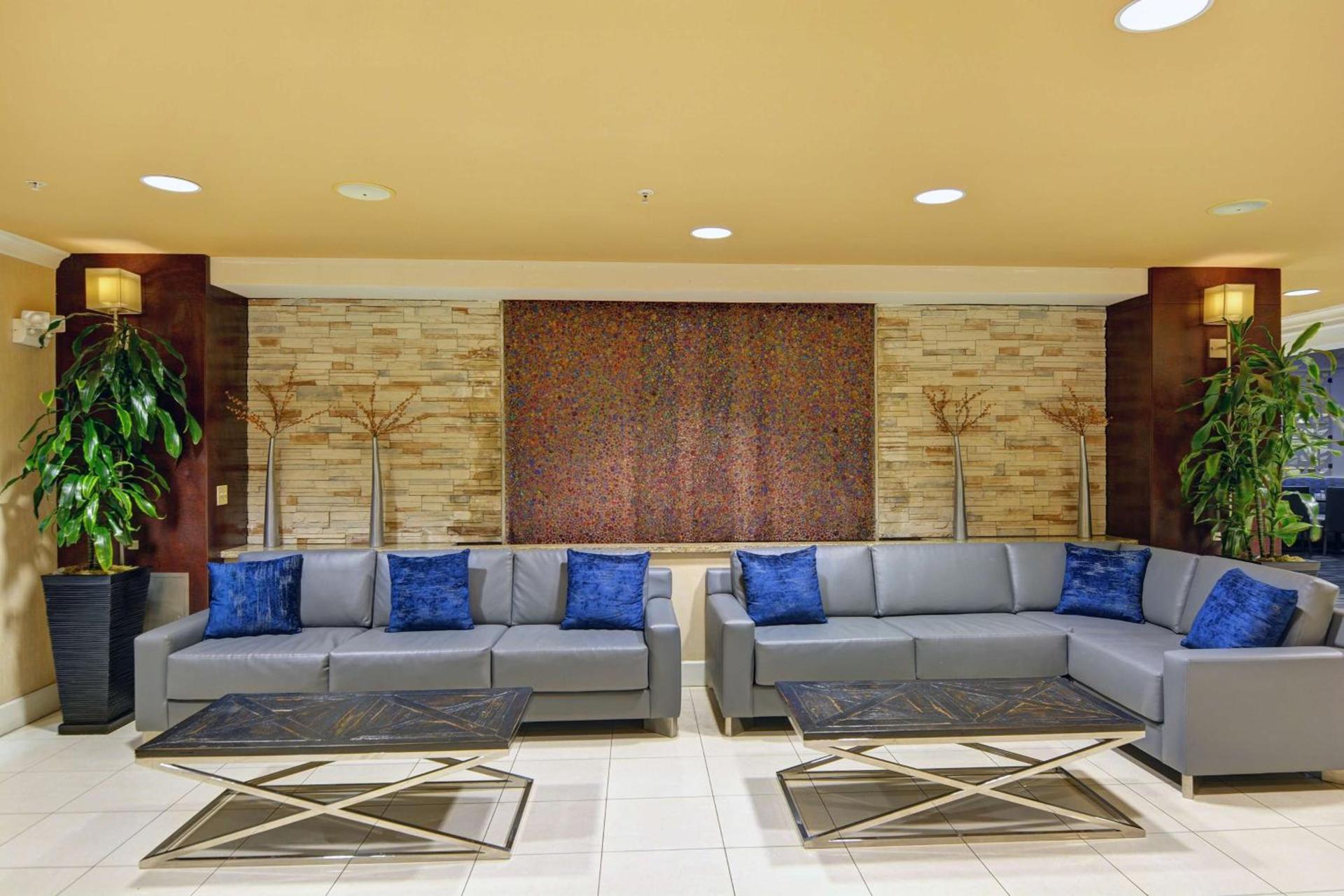 Embassy Suites Valencia photo 5