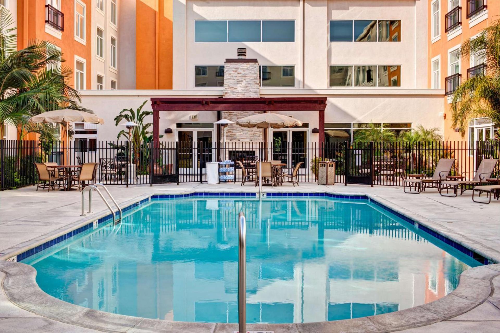 Embassy Suites Valencia photo 8