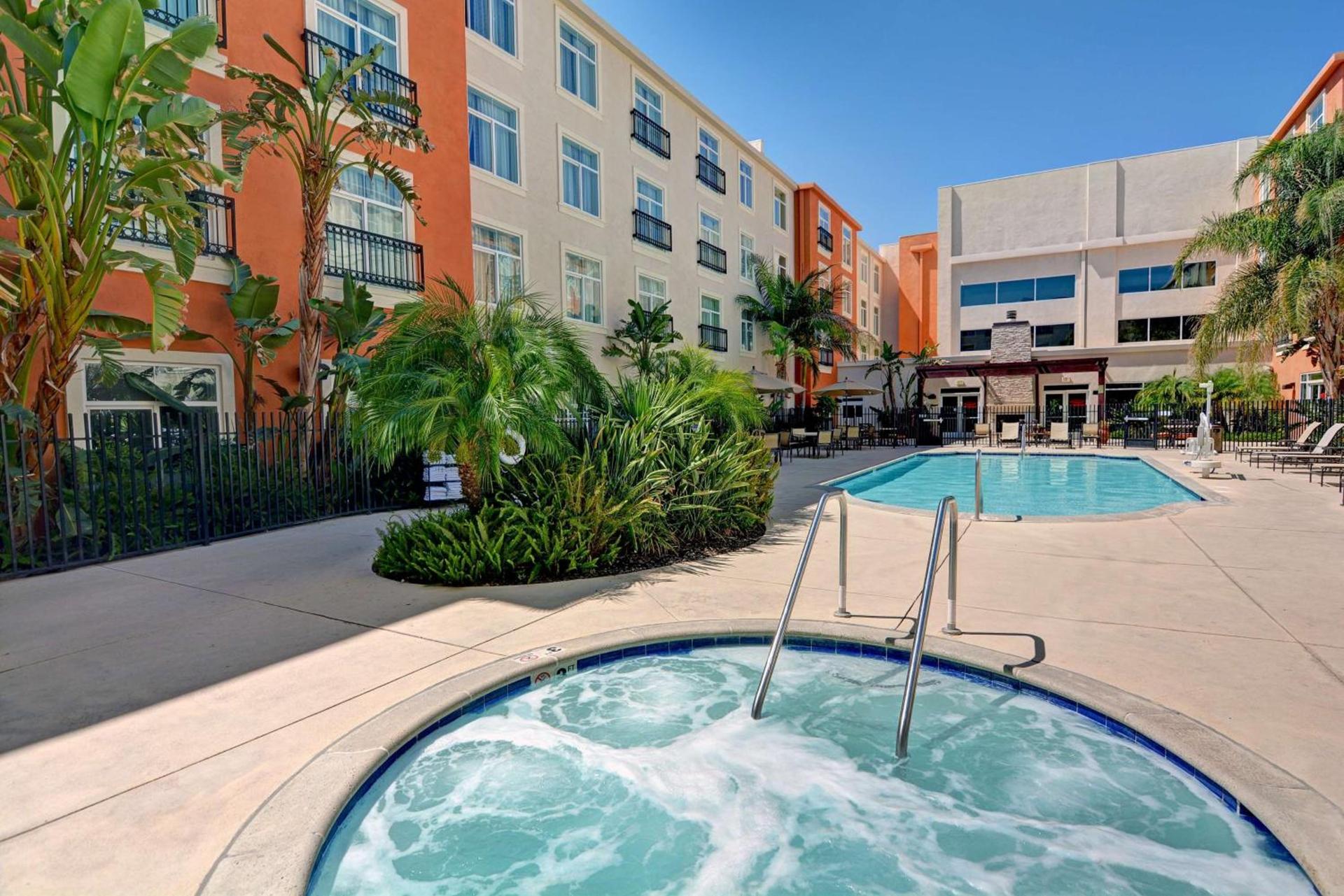 Embassy Suites Valencia photo 9