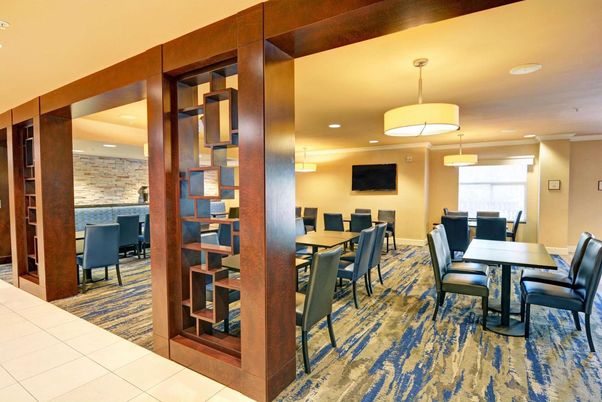 Embassy Suites Valencia photo 13