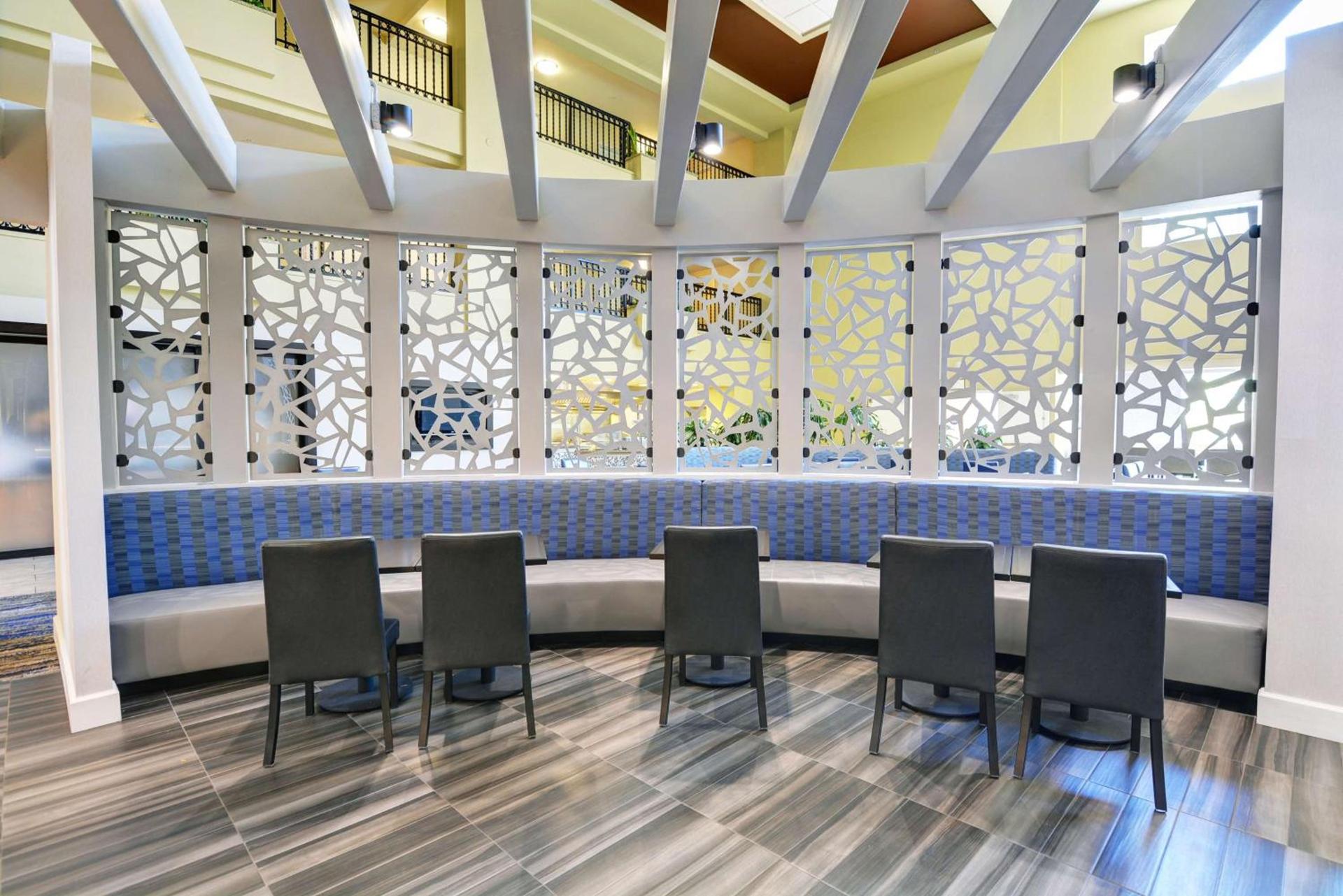 Embassy Suites Valencia photo 11