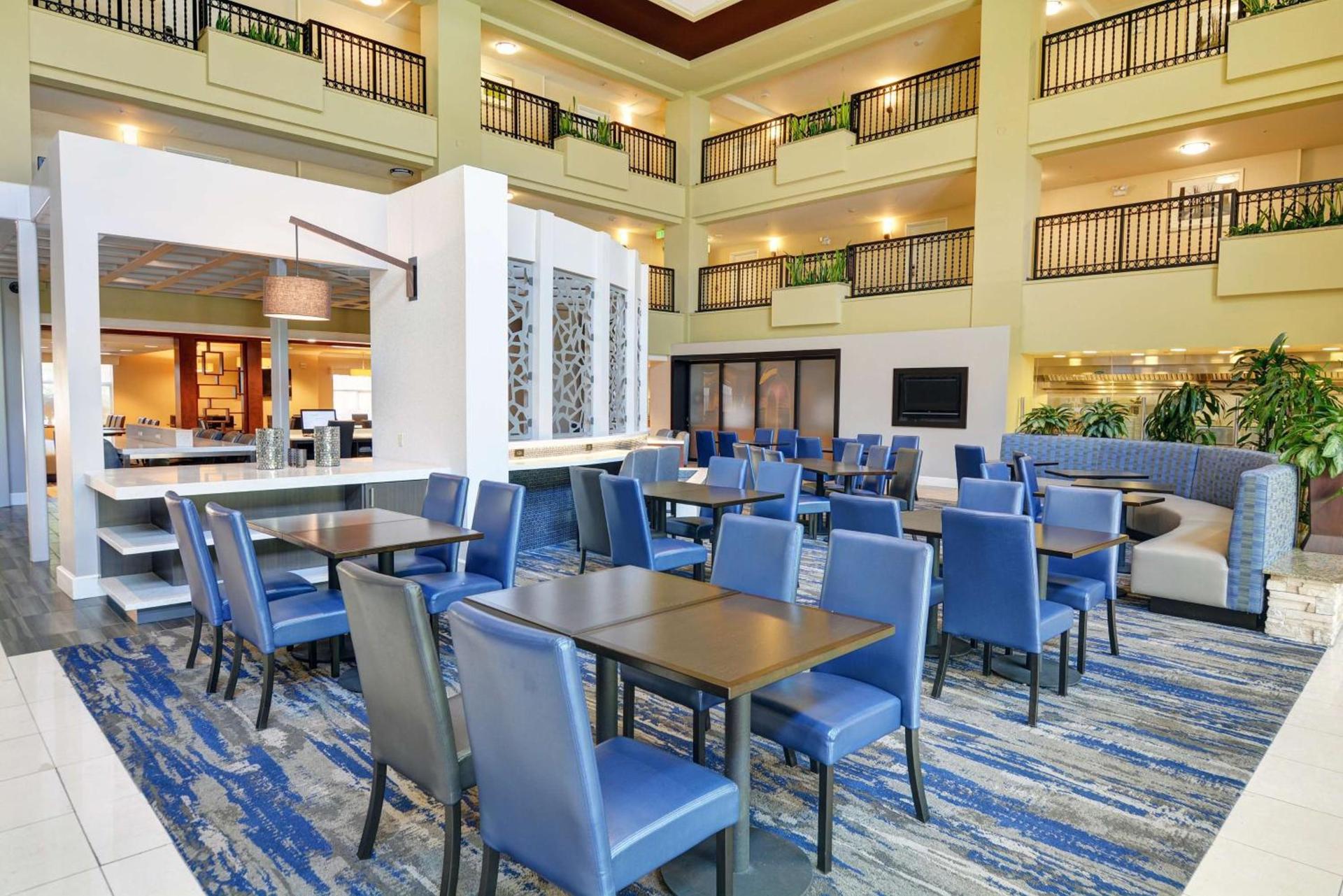 Embassy Suites Valencia photo 12