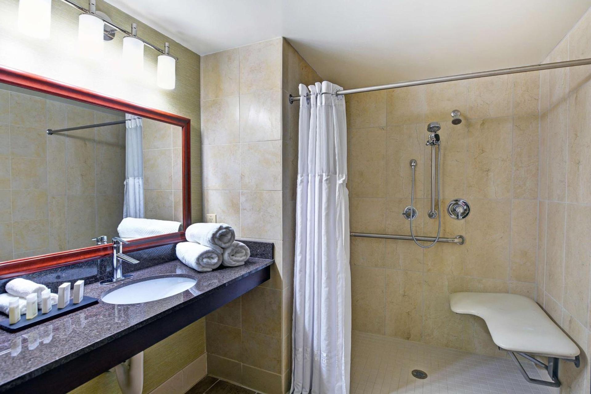 Embassy Suites Valencia photo 16
