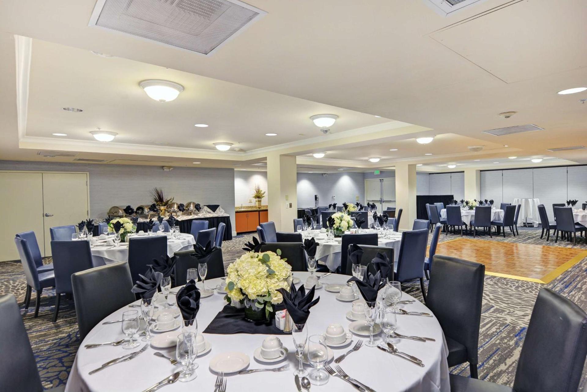 Embassy Suites Valencia photo 25