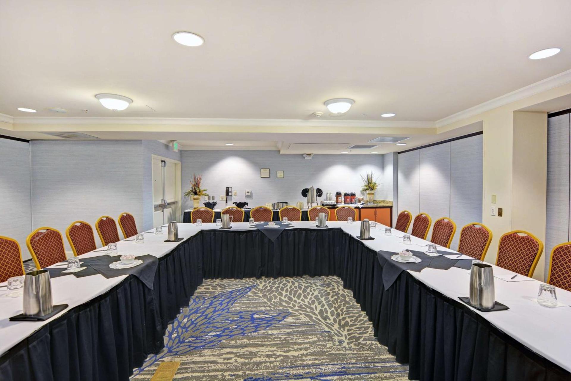 Embassy Suites Valencia photo 26