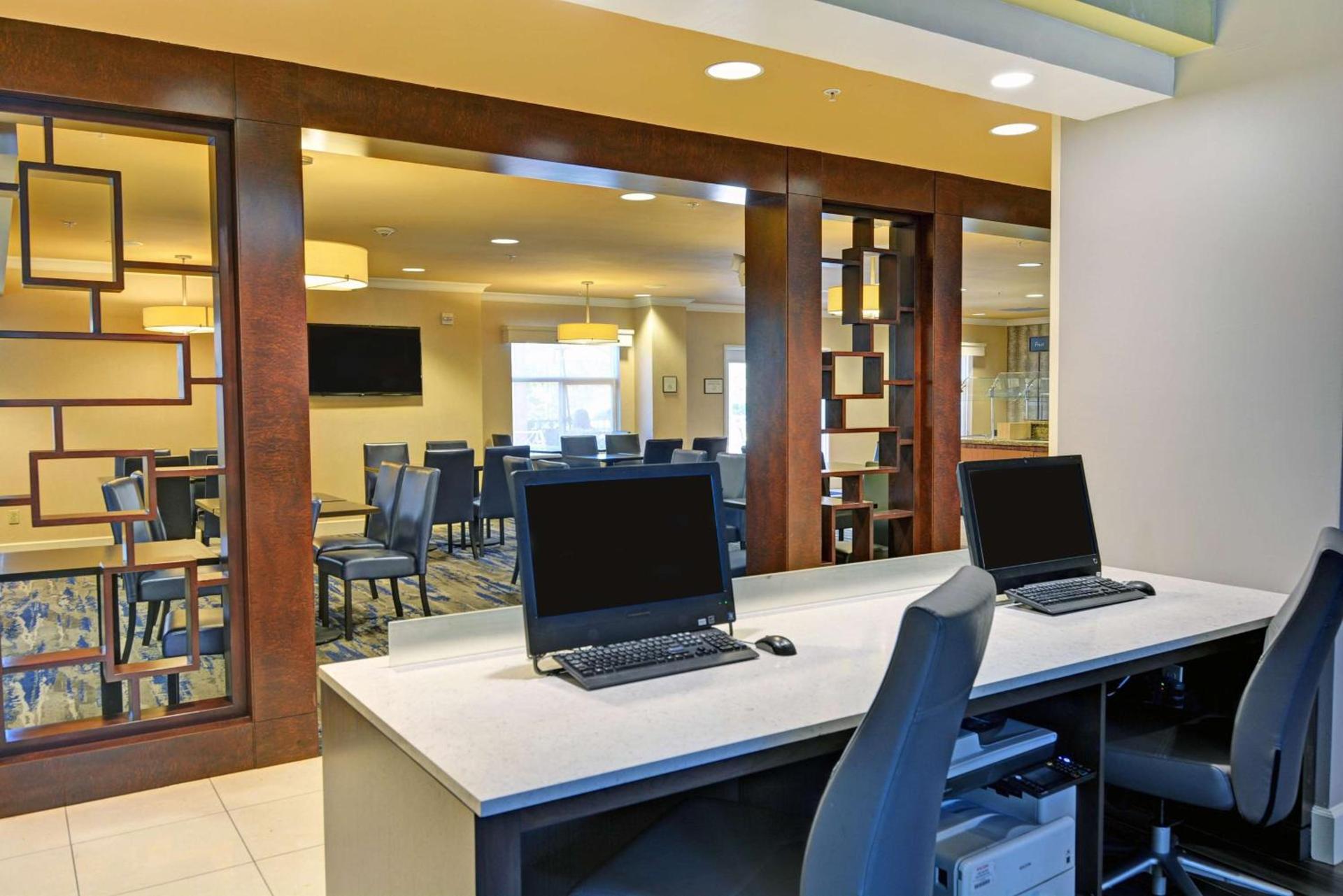 Embassy Suites Valencia photo 33