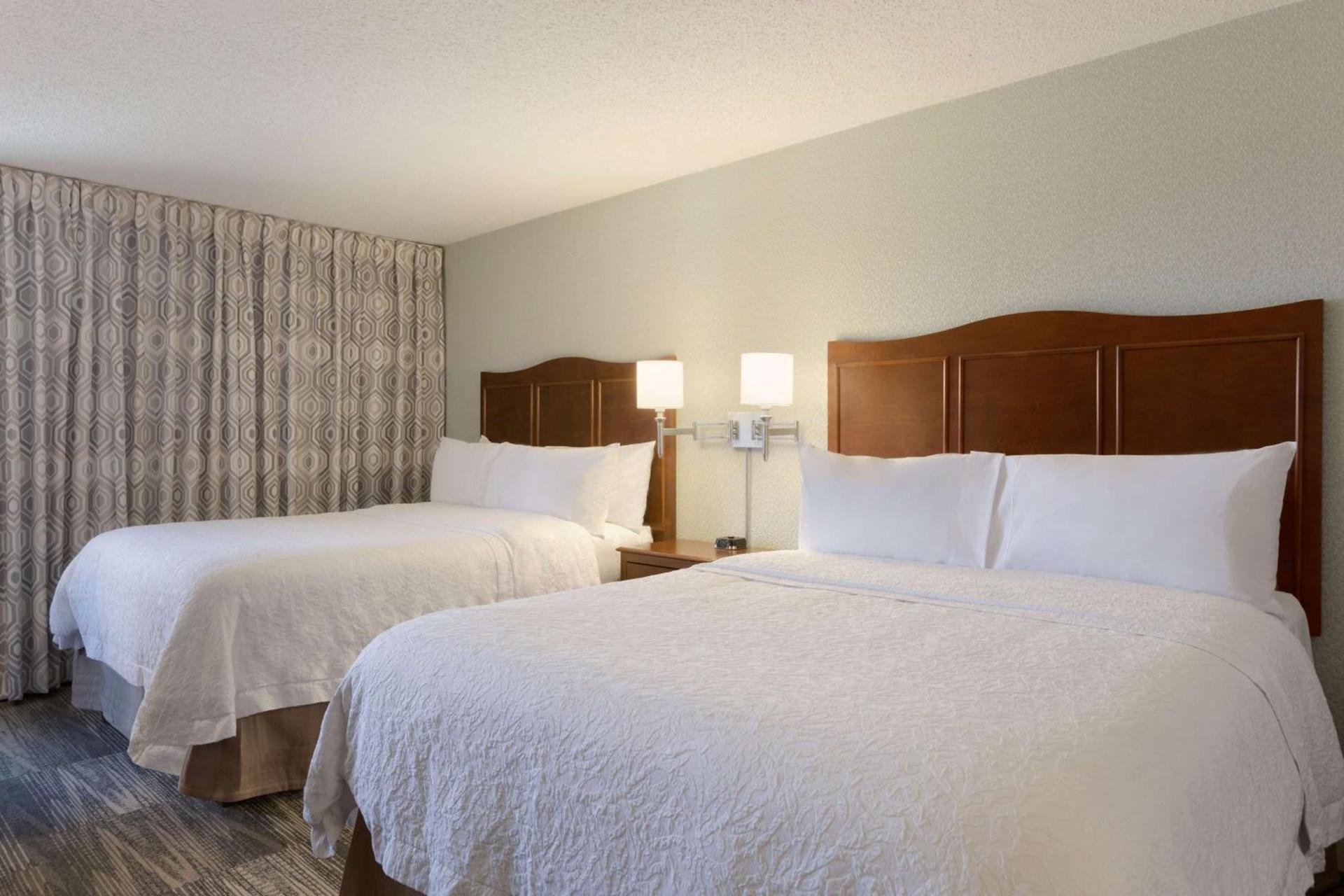 Hampton Inn Zanesville photo 13