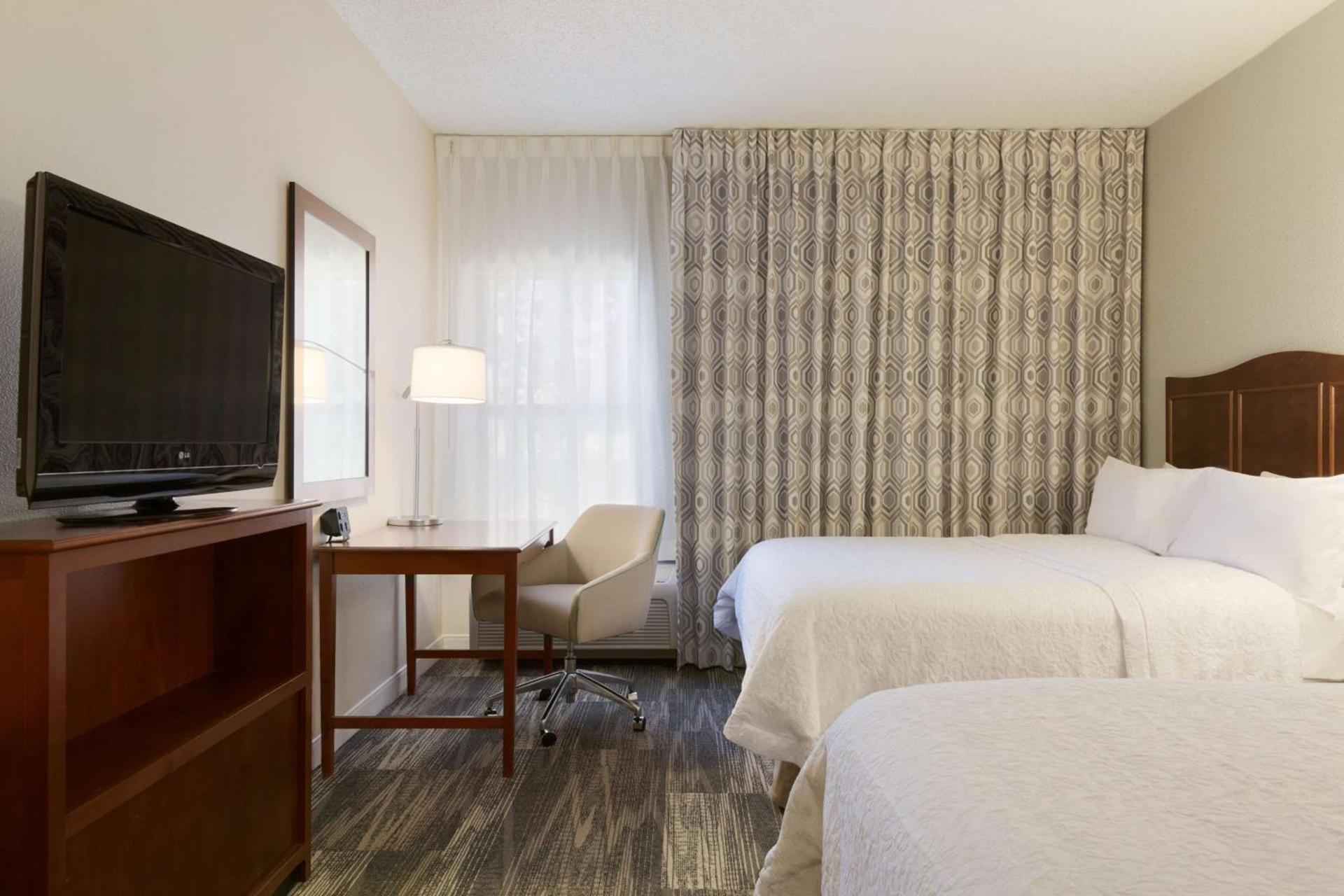 Hampton Inn Zanesville photo 16