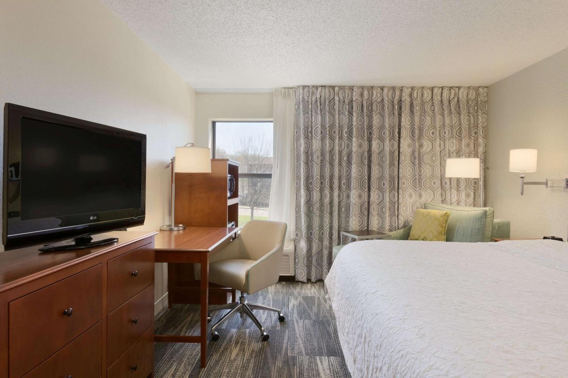 Hampton Inn Zanesville photo 17