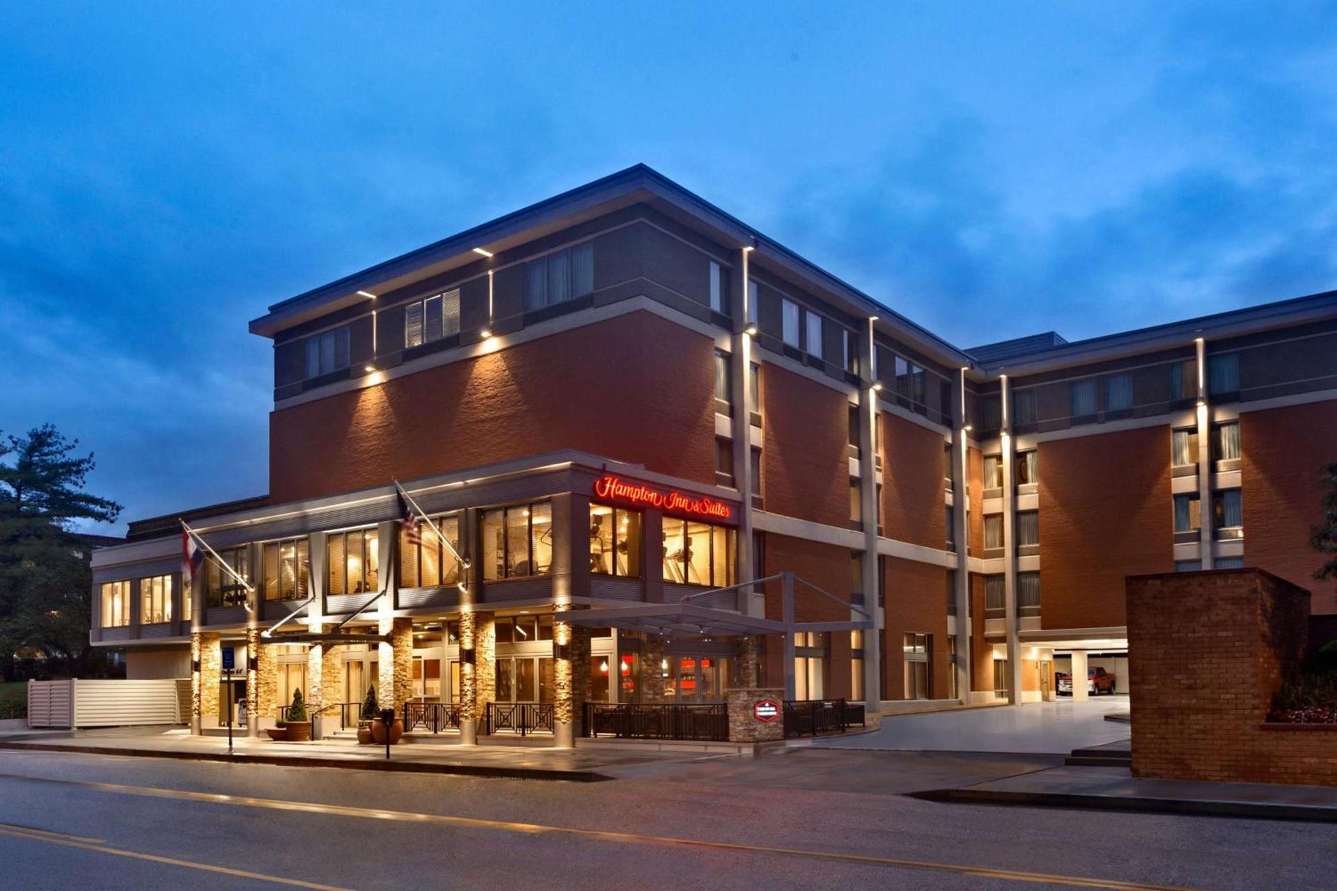 Hampton Inn and Suites Clayton/St. Louis-Galleria Area photo 2