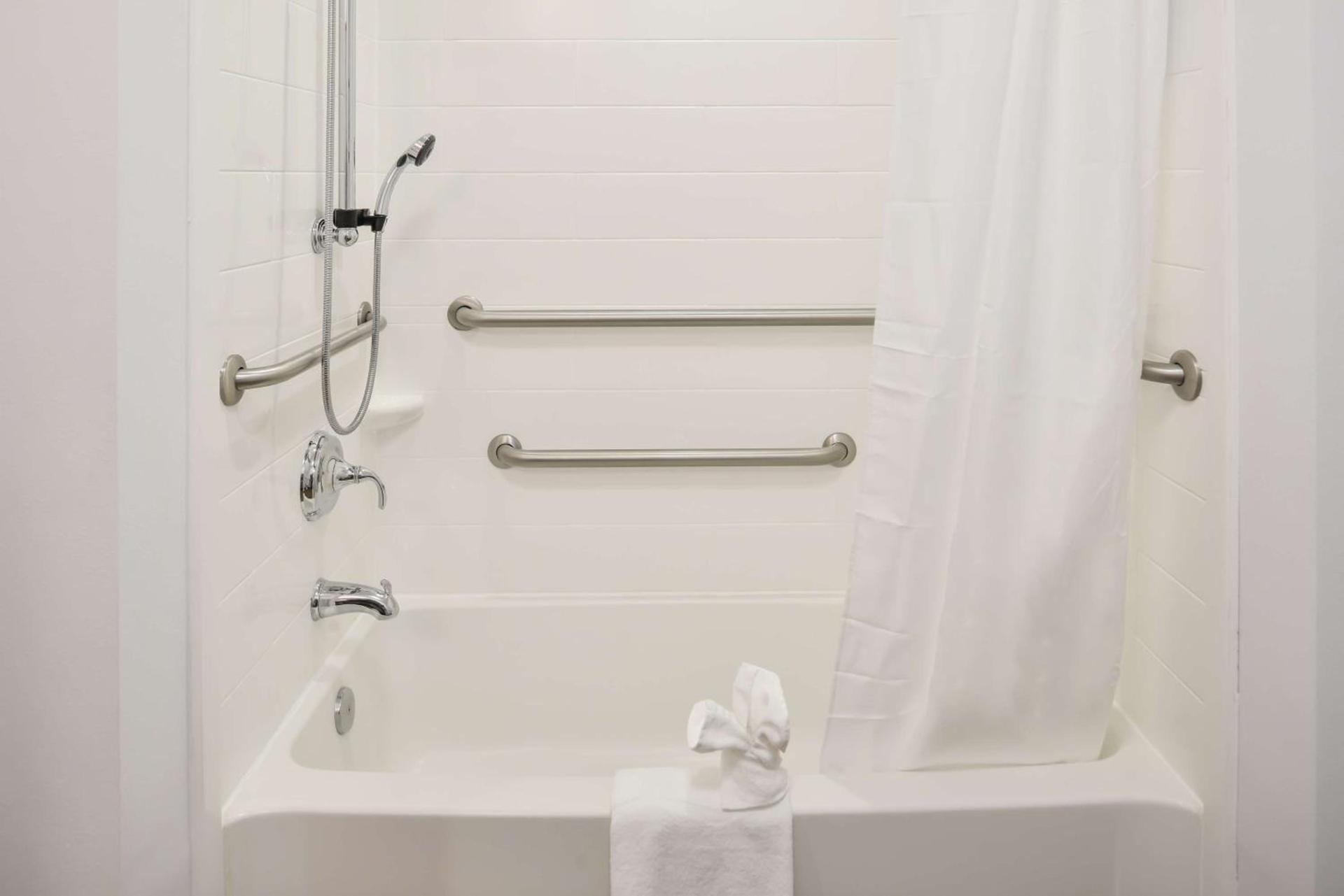 Hampton Inn Statesville photo 39