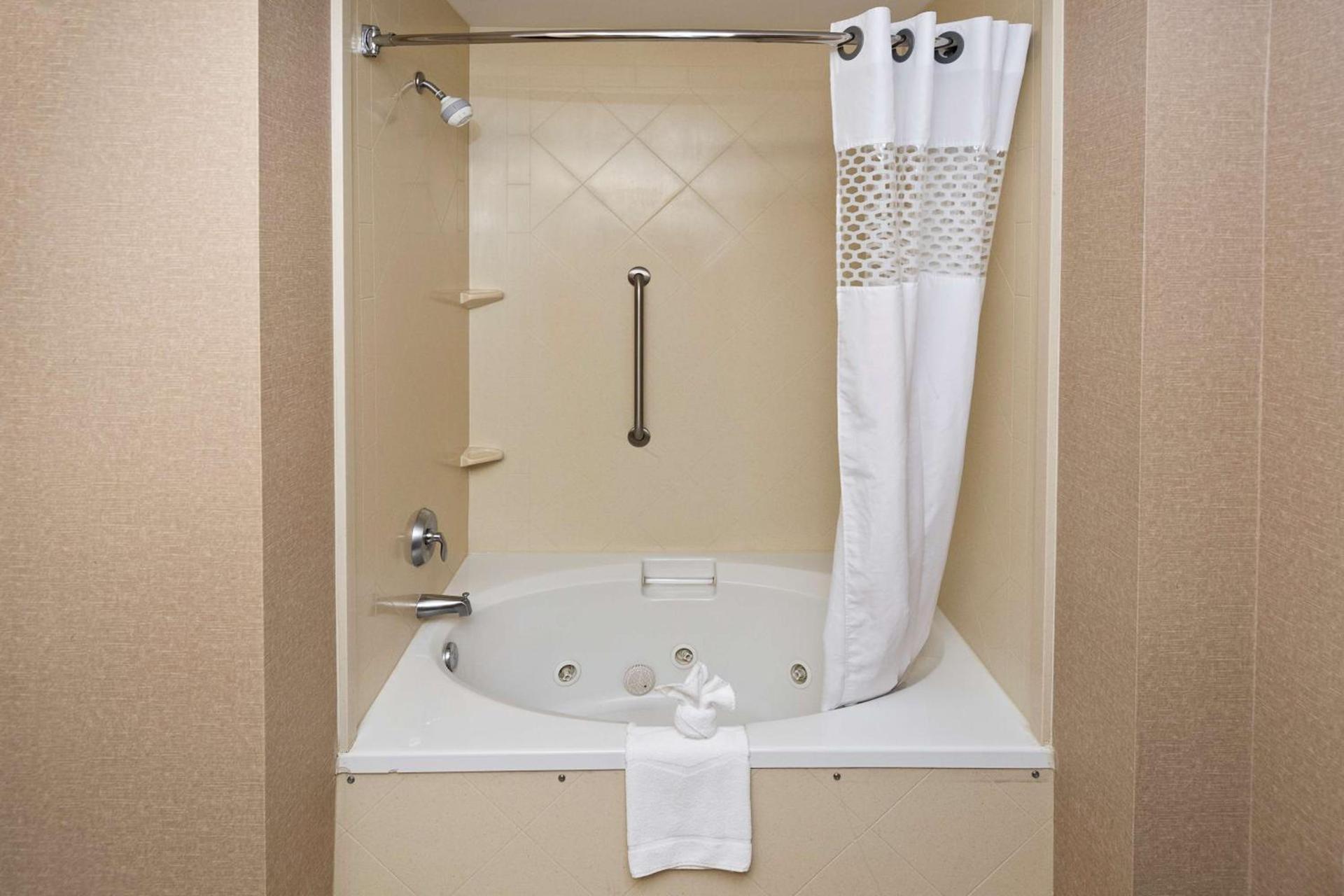Hampton Inn Statesville photo 64