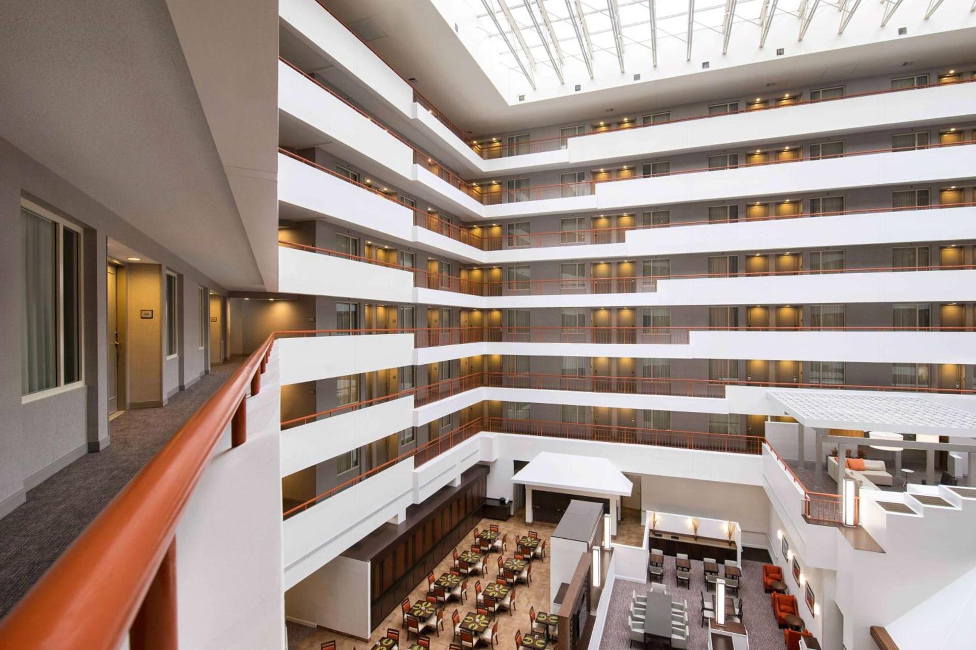 Embassy Suites by Hilton Baltimore at BWI Airport photo 2