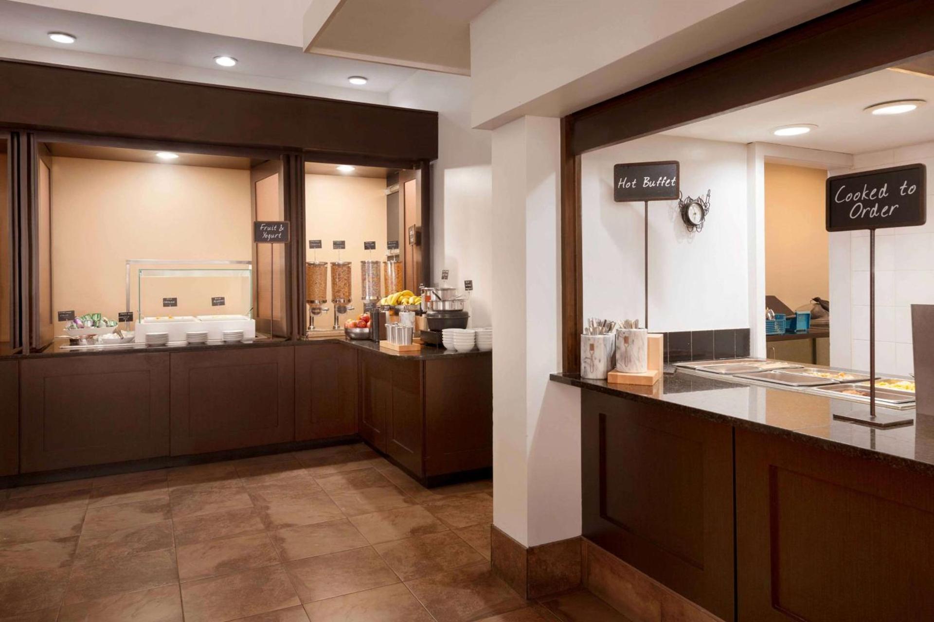 Embassy Suites by Hilton Baltimore at BWI Airport photo 13