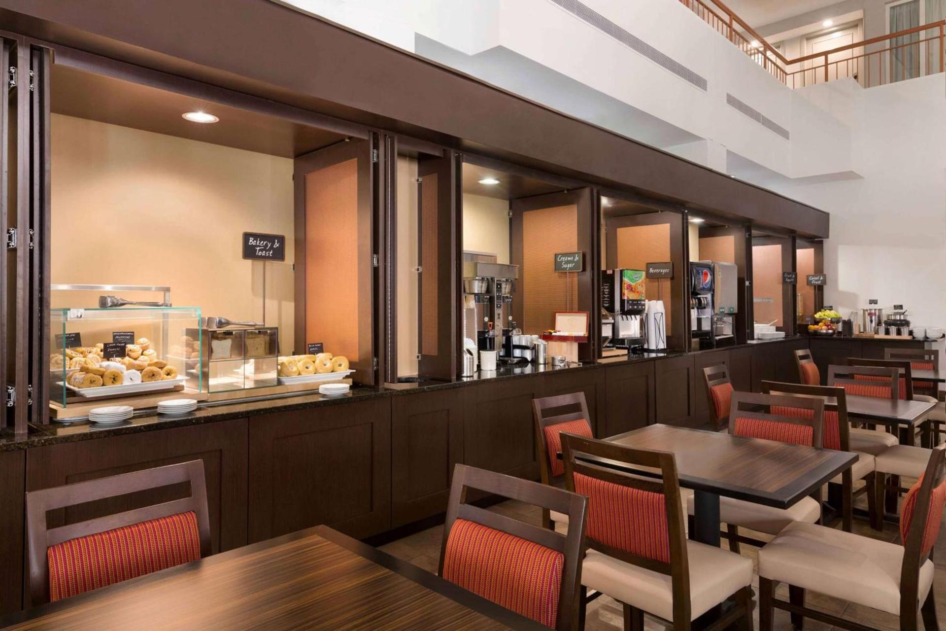 Embassy Suites by Hilton Baltimore at BWI Airport photo 16