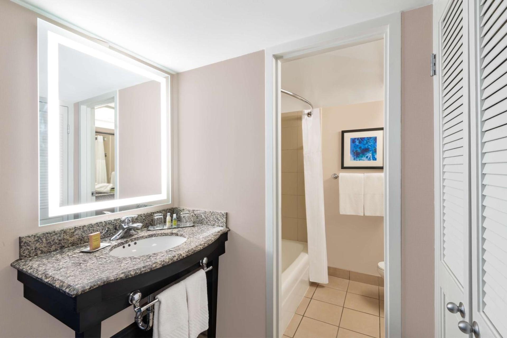 DoubleTree by Hilton Denver Cherry Creek, CO photo 18