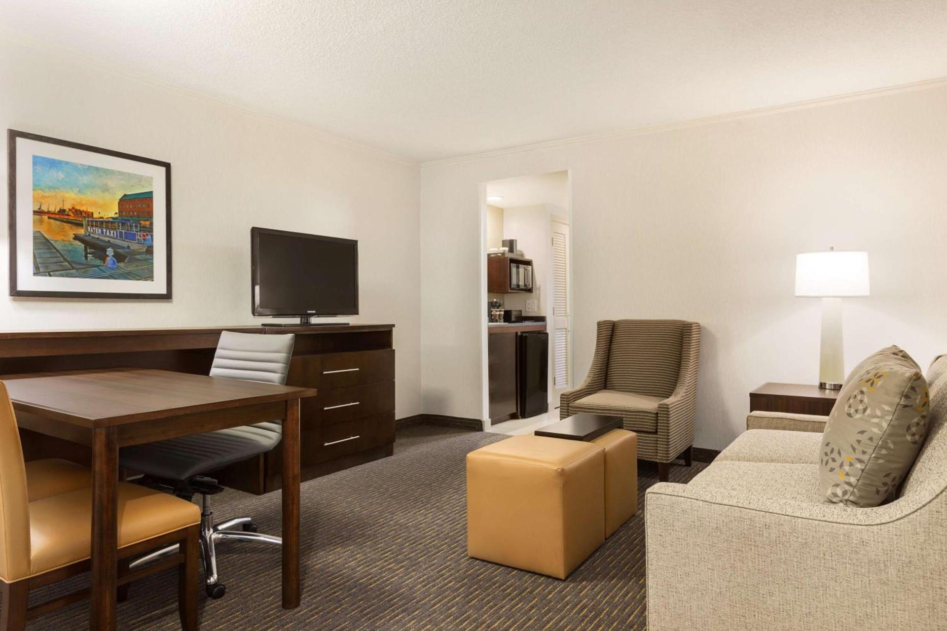 Embassy Suites by Hilton Baltimore at BWI Airport photo 34