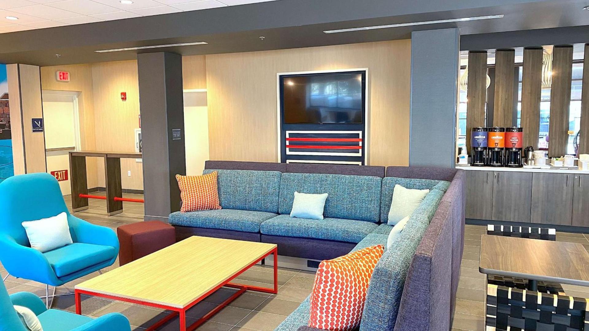 Tru By Hilton Baltimore Harbor East photo 10