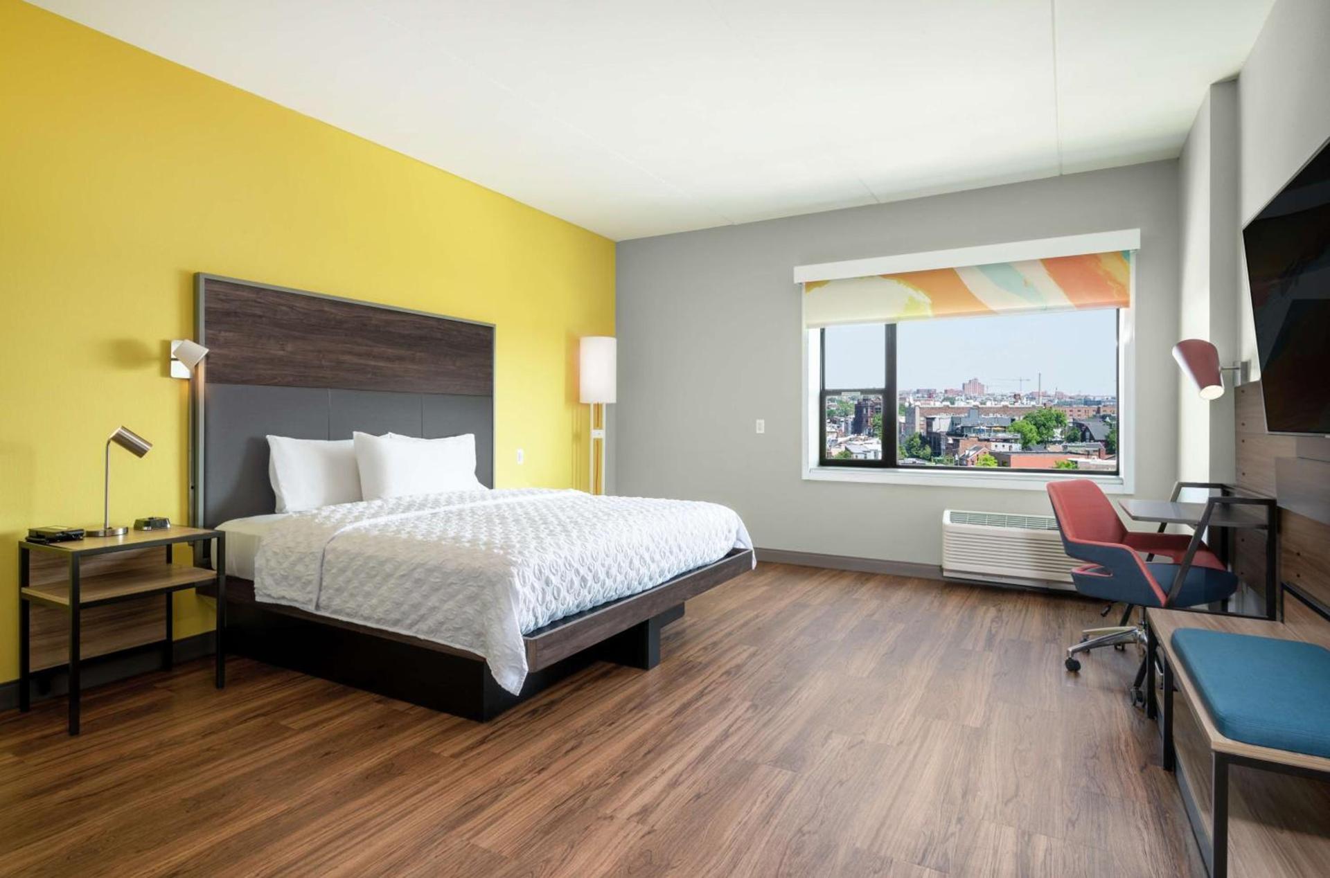 Tru By Hilton Baltimore Harbor East photo 24
