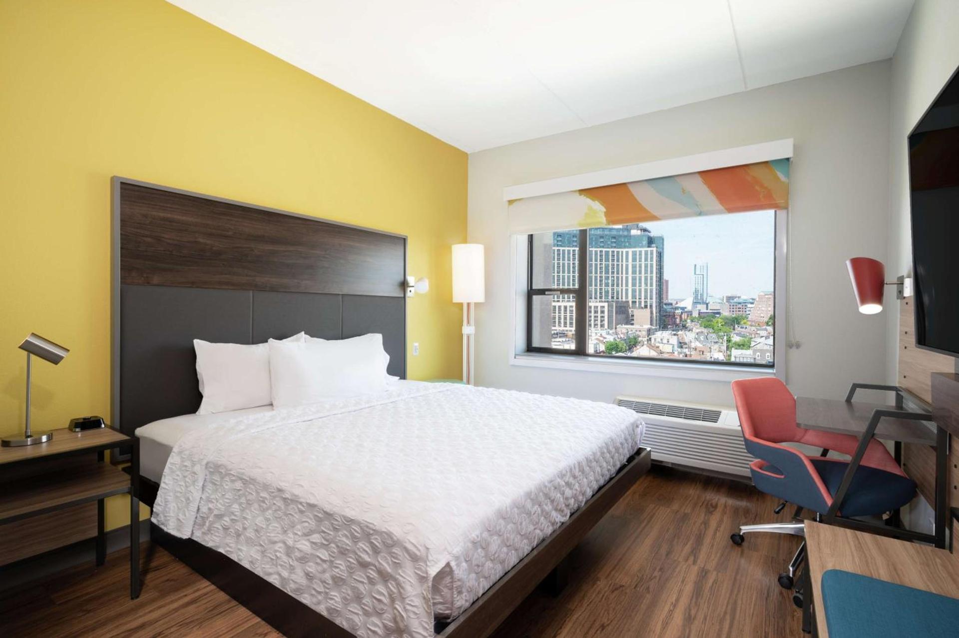 Tru By Hilton Baltimore Harbor East photo 25