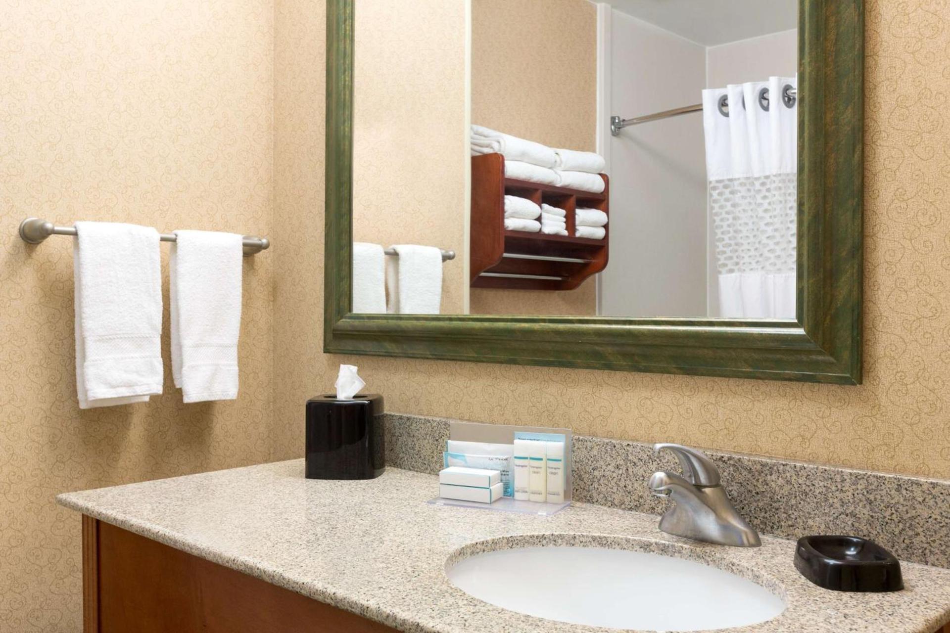 Hampton Inn Houston Willowbrook Mall photo 16