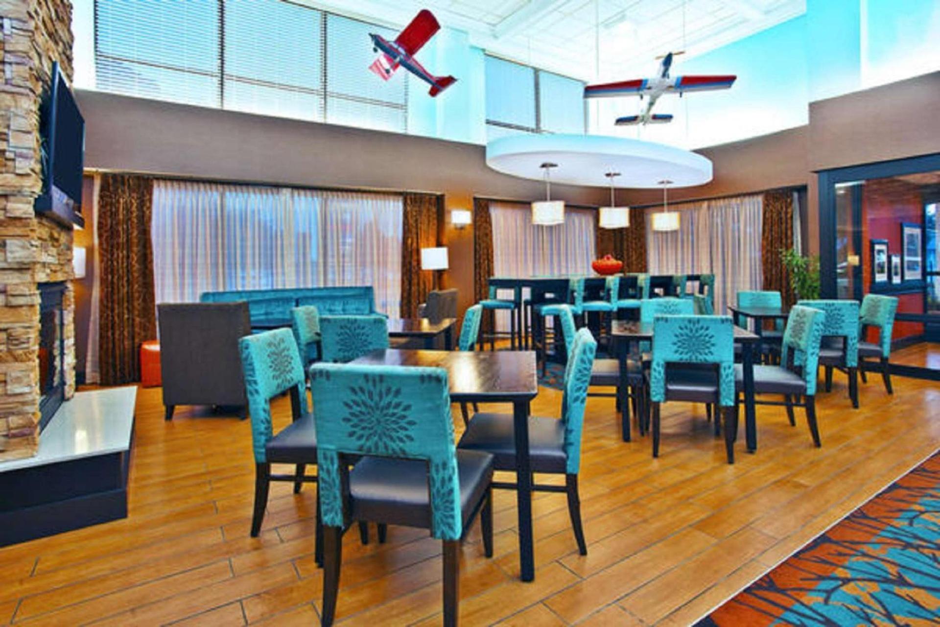 Hampton Inn Chicago-Midway Airport photo 6