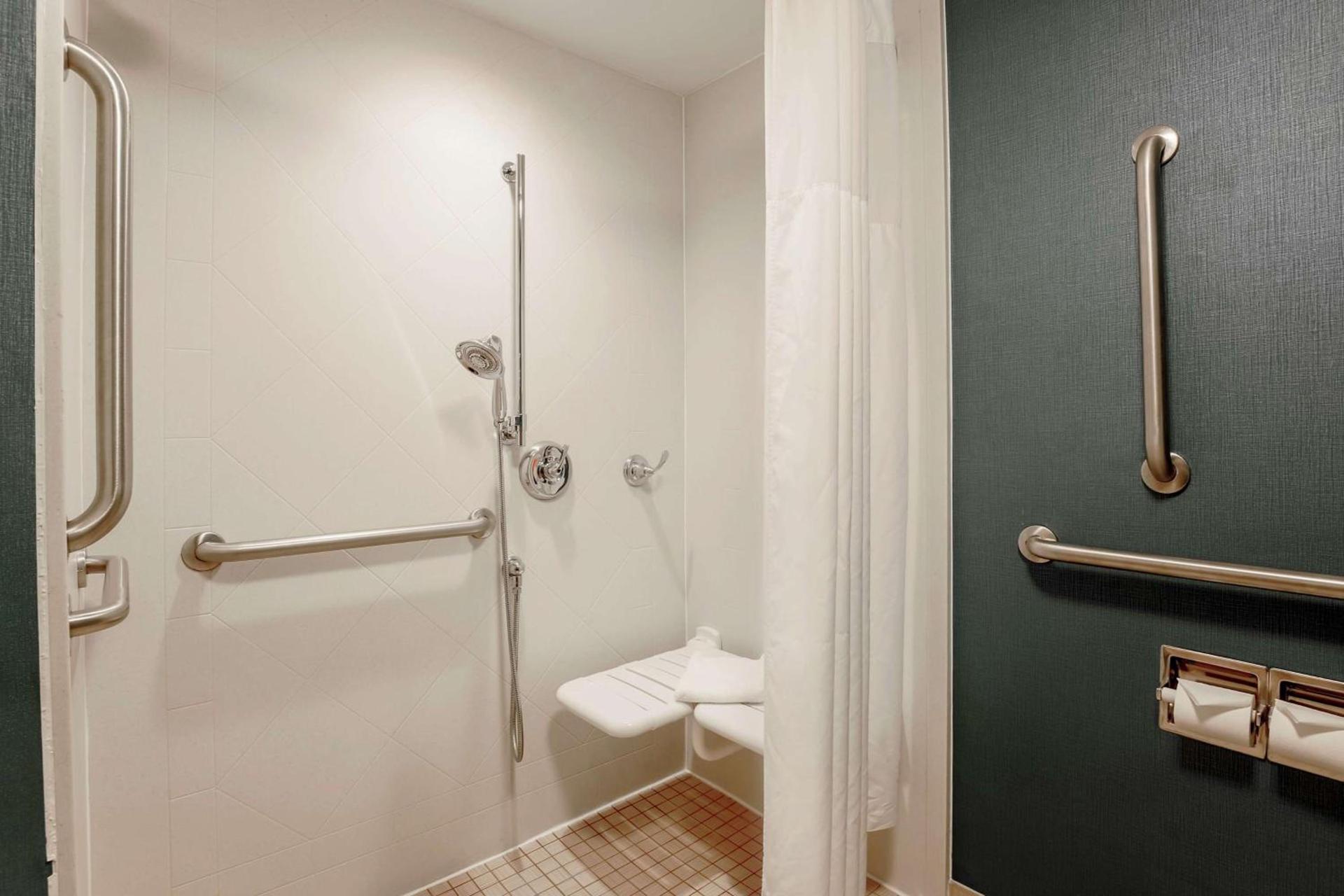 Hampton Inn Chicago-Midway Airport photo 13