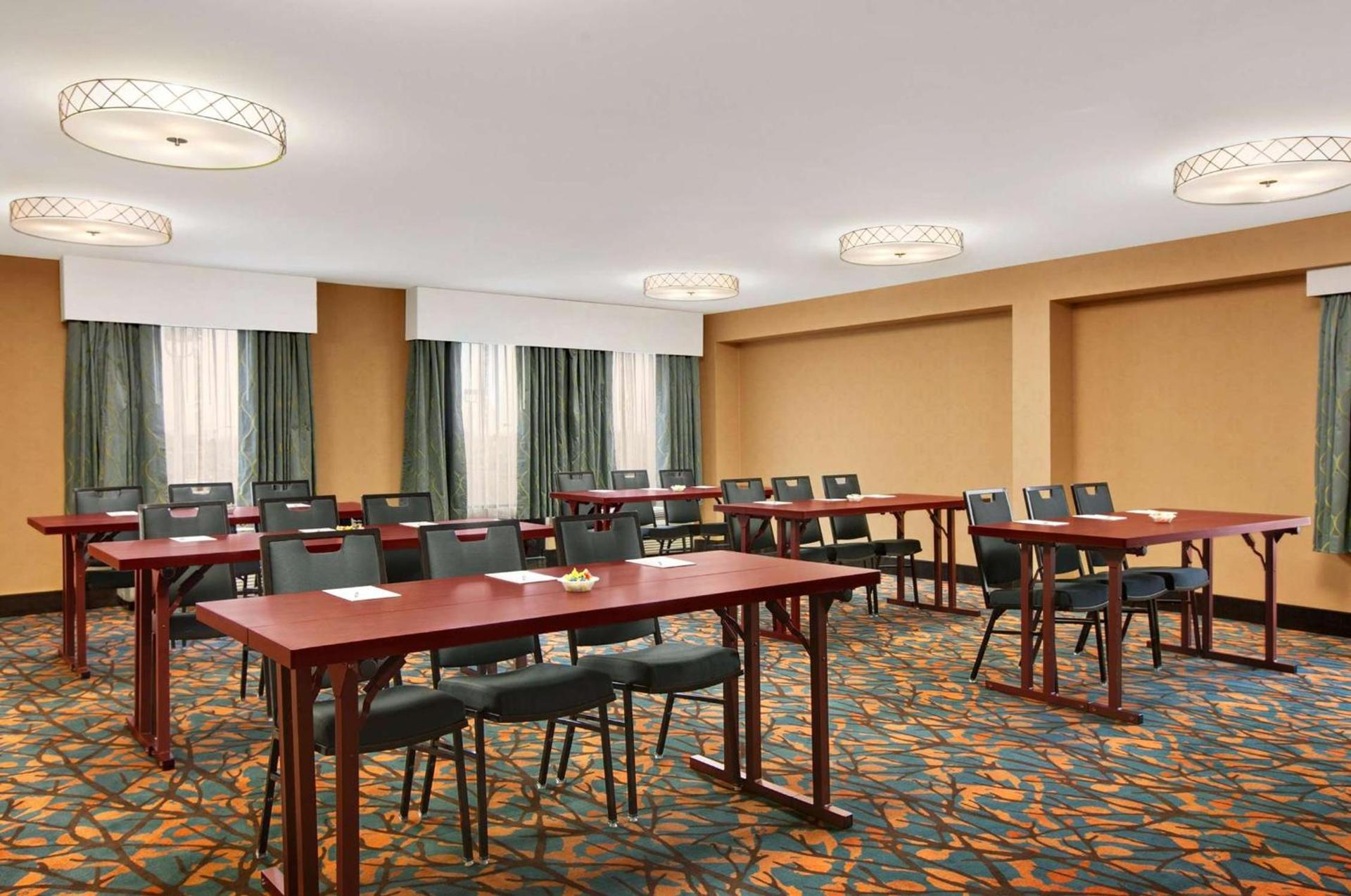 Hampton Inn Chicago-Midway Airport photo 21