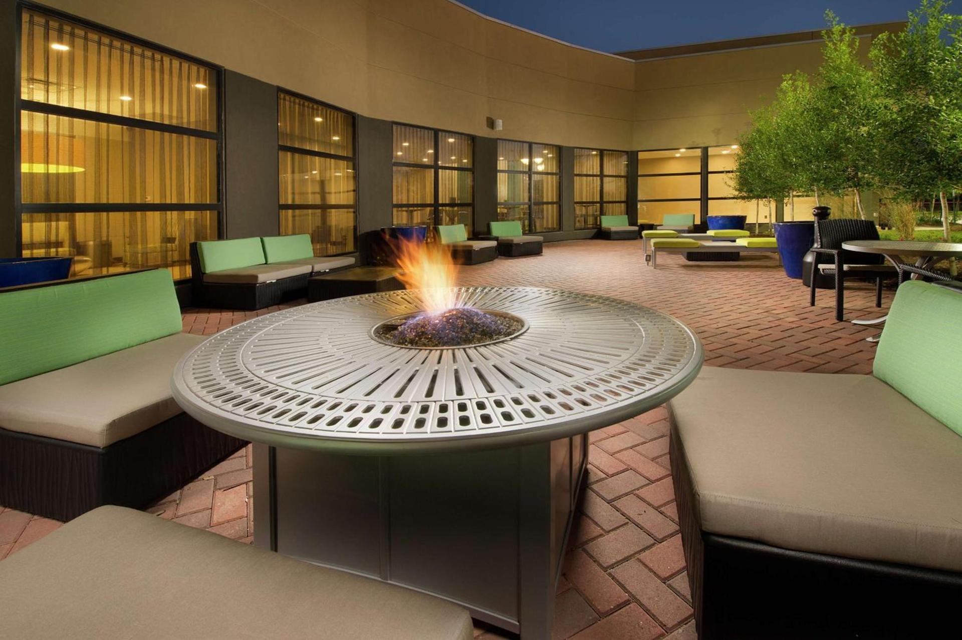 Hilton Garden Inn College Station photo 2