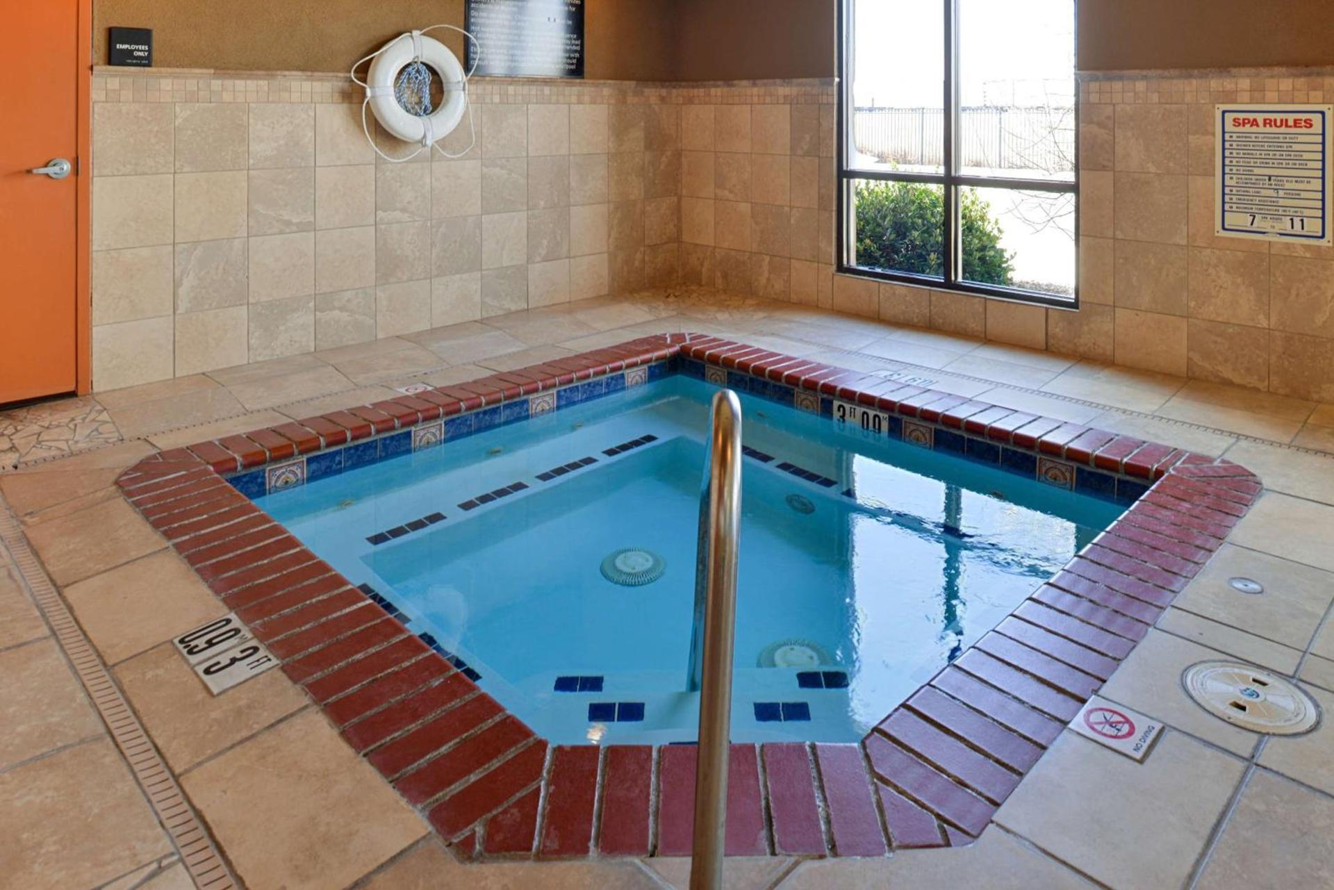 Hampton Inn & Suites - Coors Road photo 8
