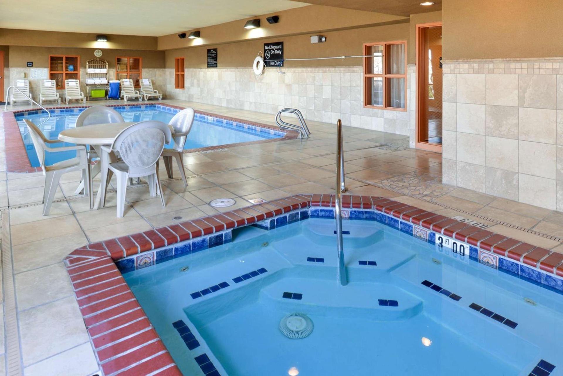 Hampton Inn & Suites - Coors Road photo 11