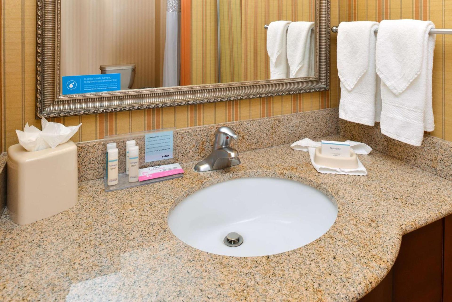 Hampton Inn & Suites - Coors Road photo 15