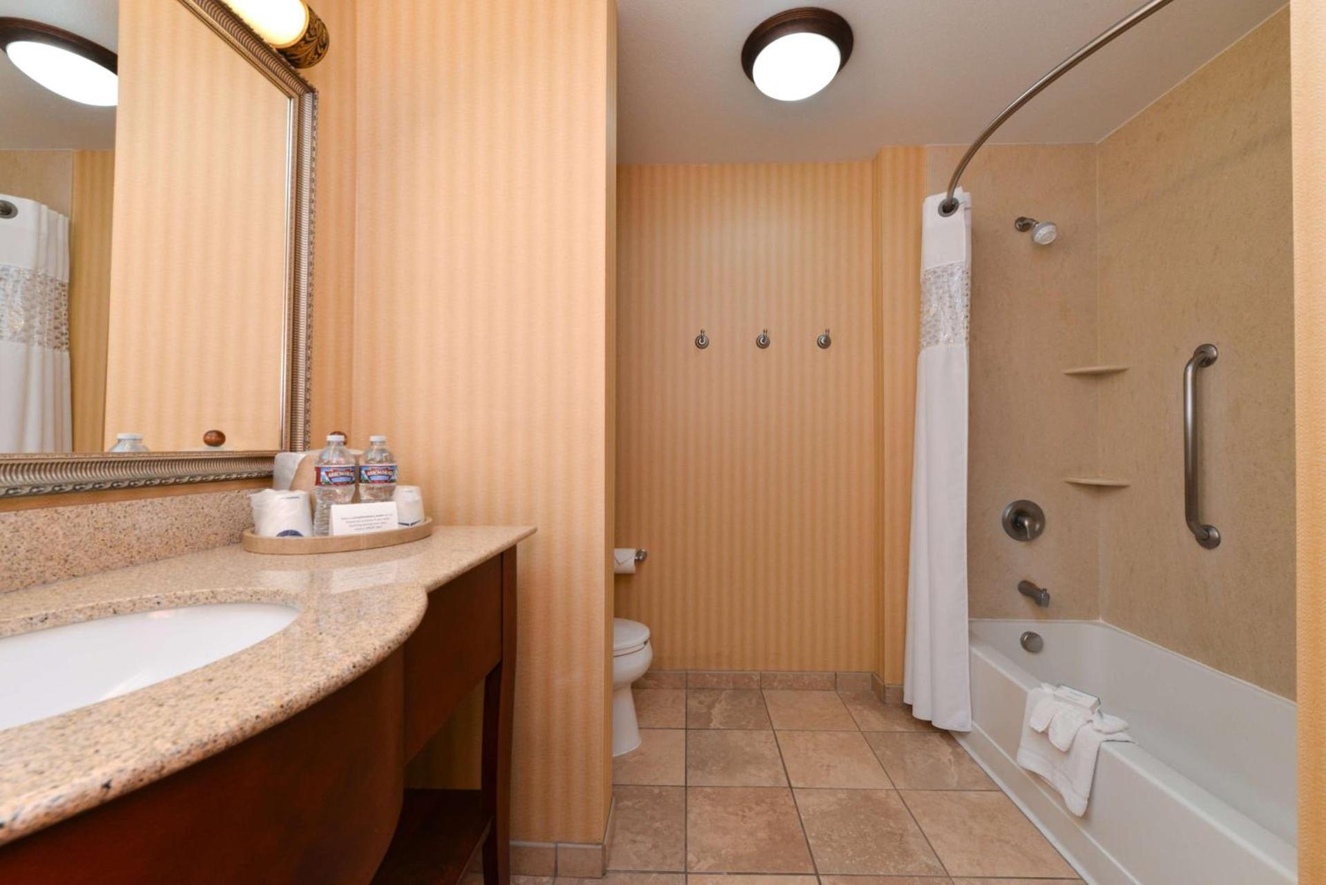 Hampton Inn & Suites - Coors Road photo 17