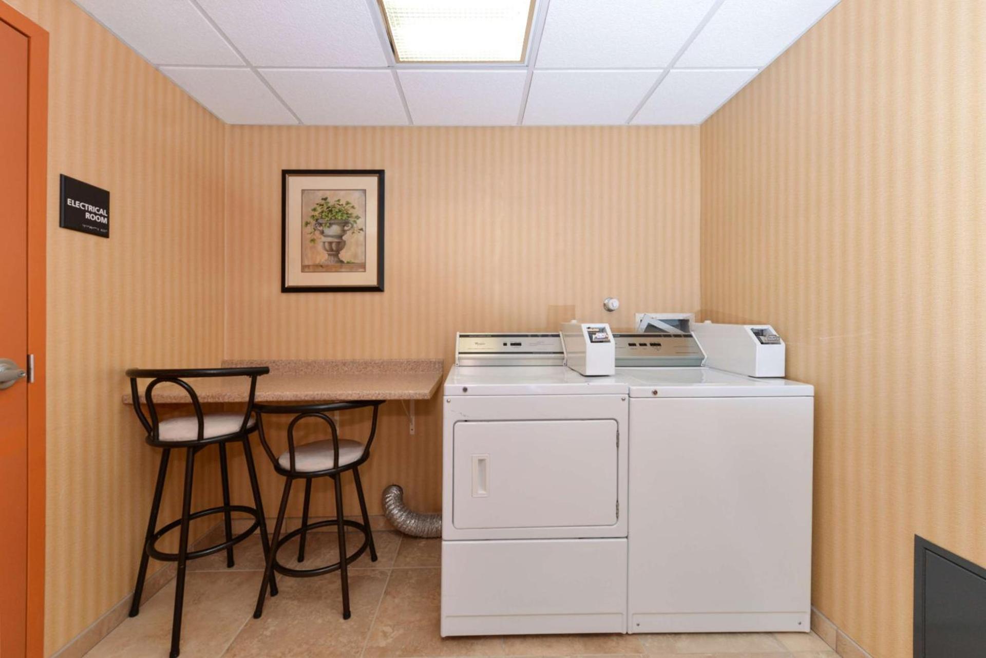 Hampton Inn & Suites - Coors Road photo 28