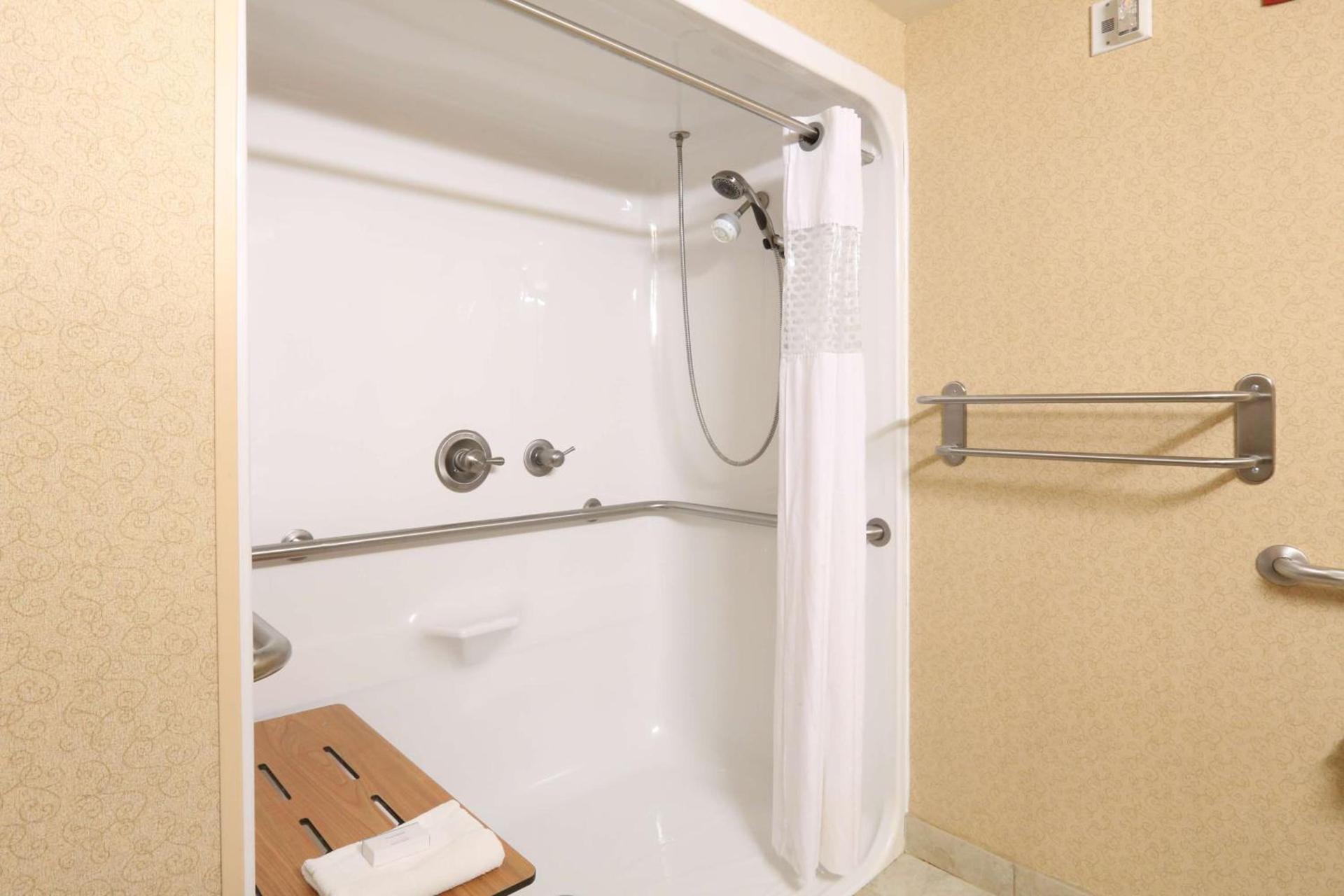 Hampton Inn & Suites by Hilton Tomball Houston NW photo 34