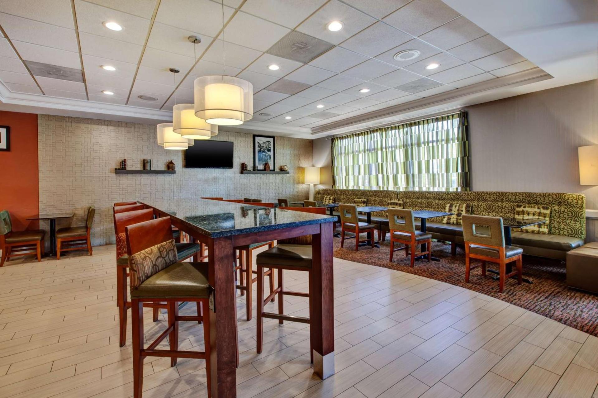 Hampton Inn College Park photo 13