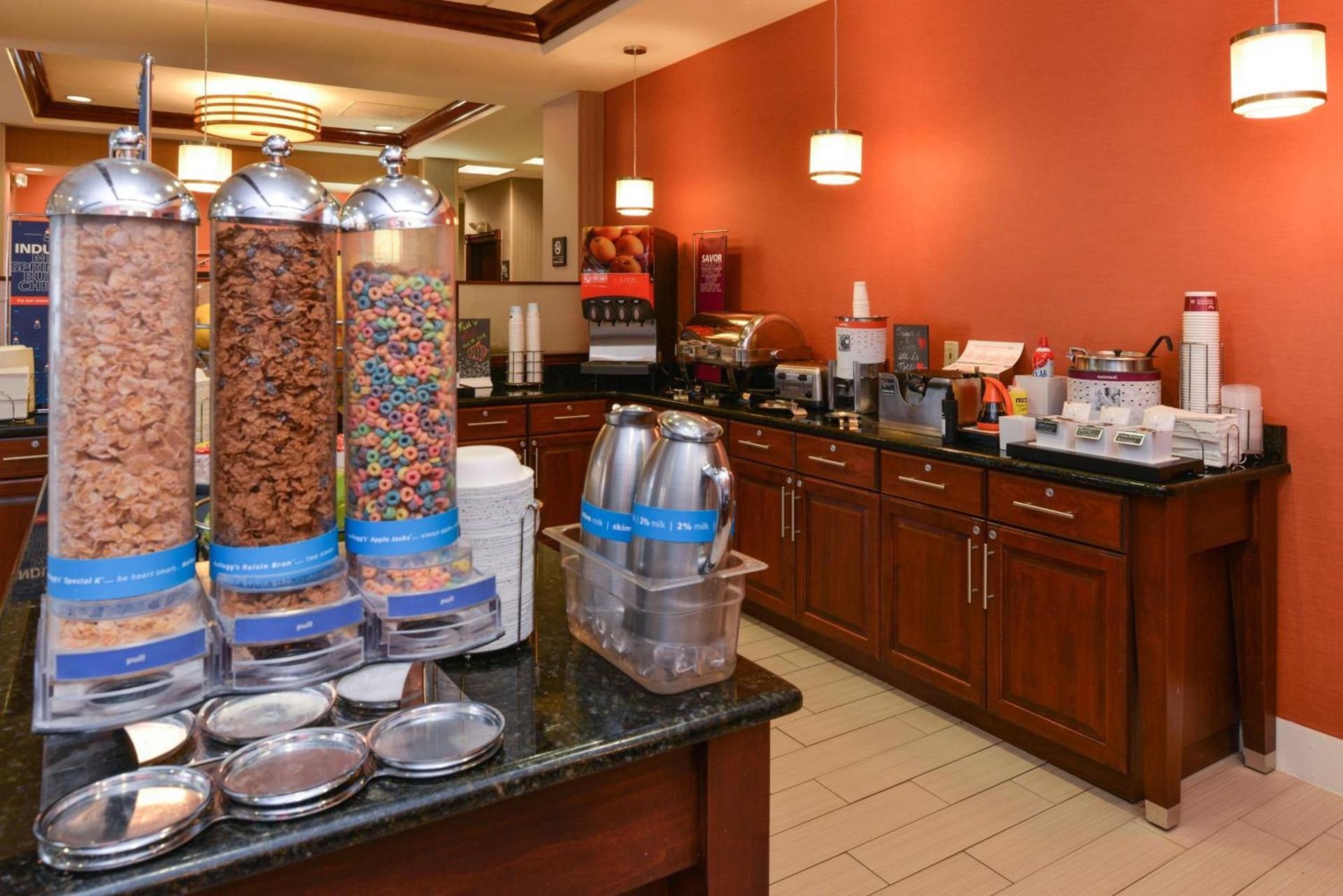 Hampton Inn College Park photo 16