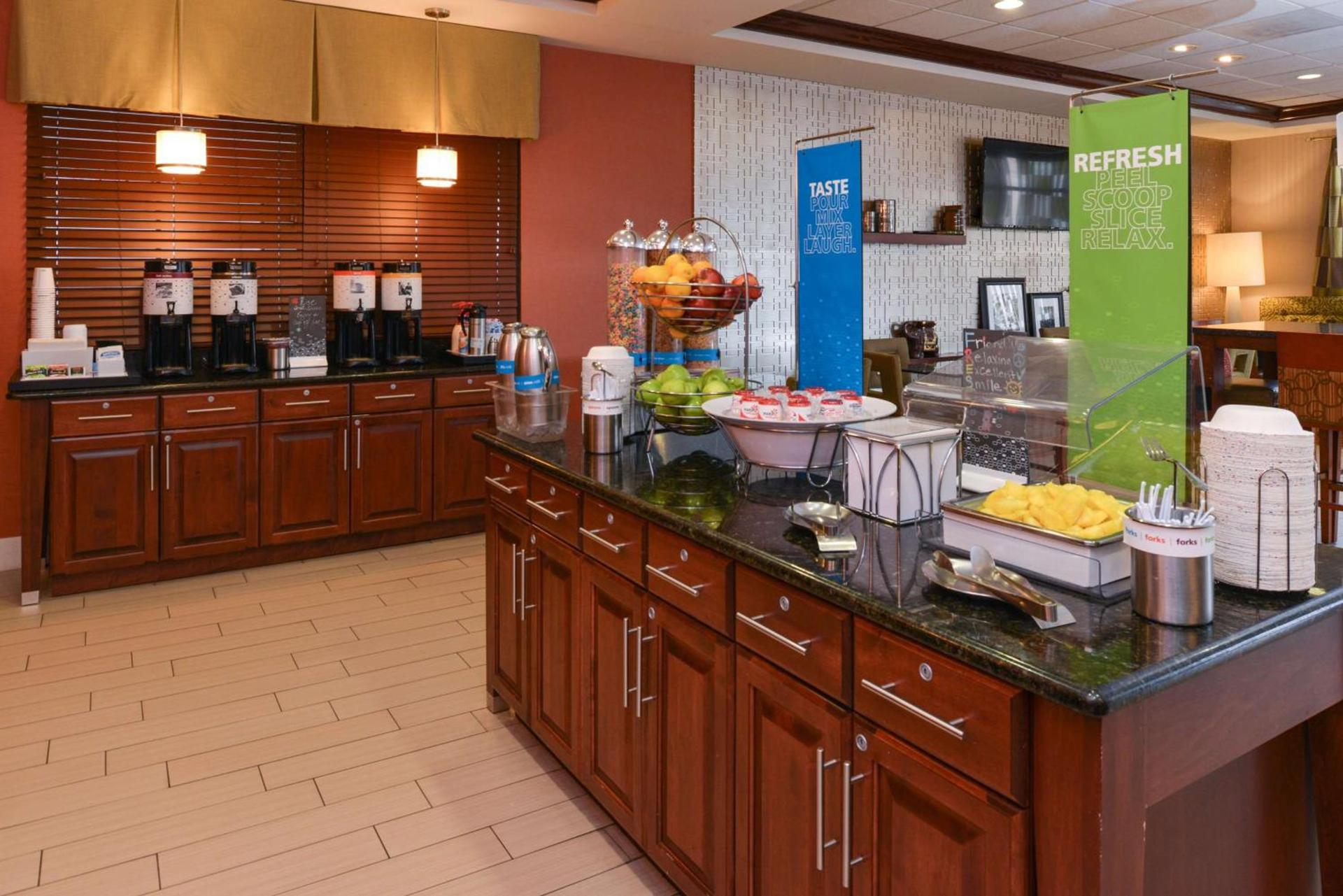 Hampton Inn College Park photo 19