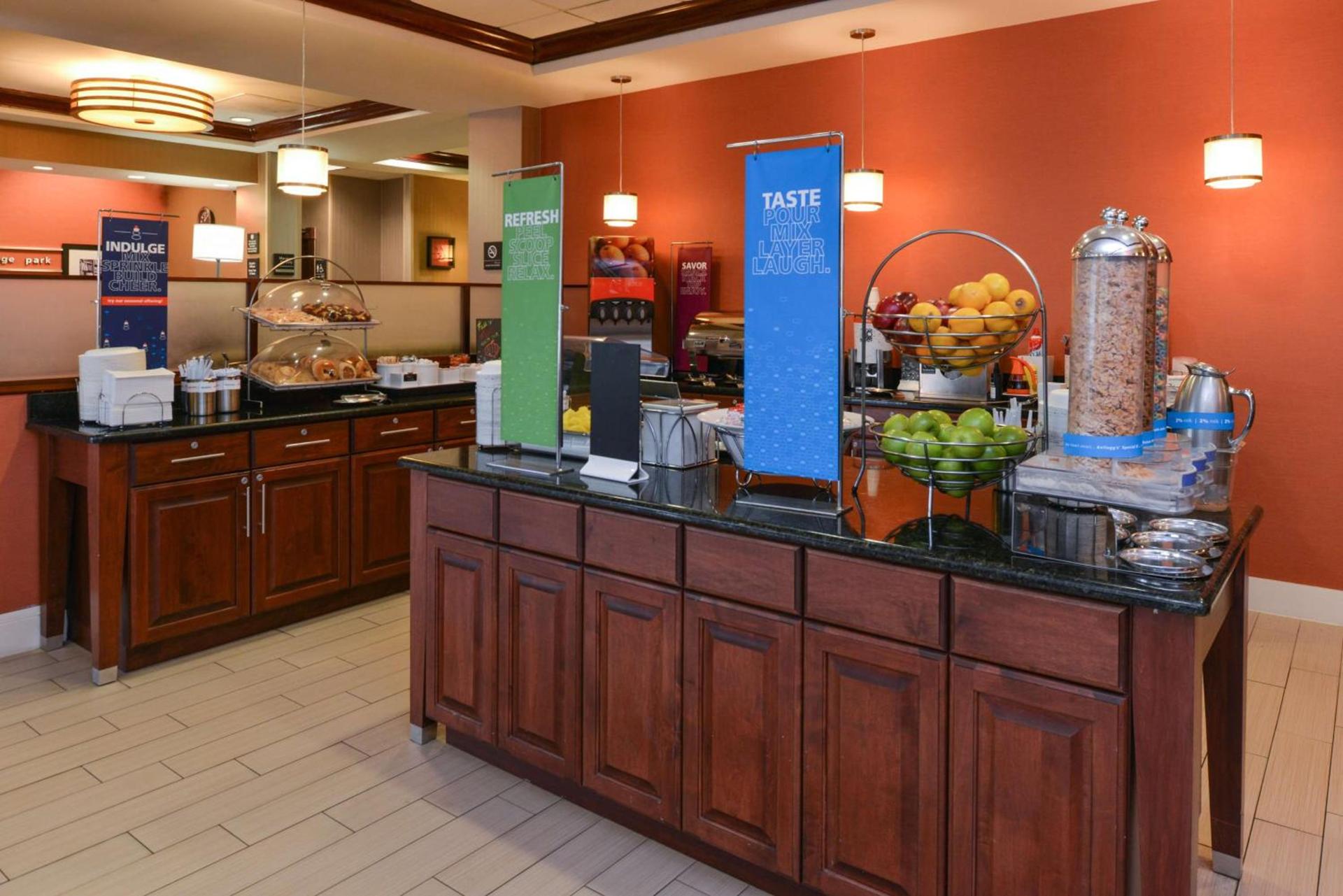 Hampton Inn College Park photo 20