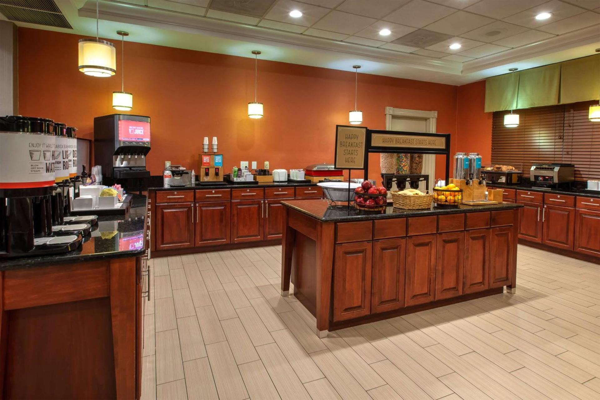 Hampton Inn College Park photo 23