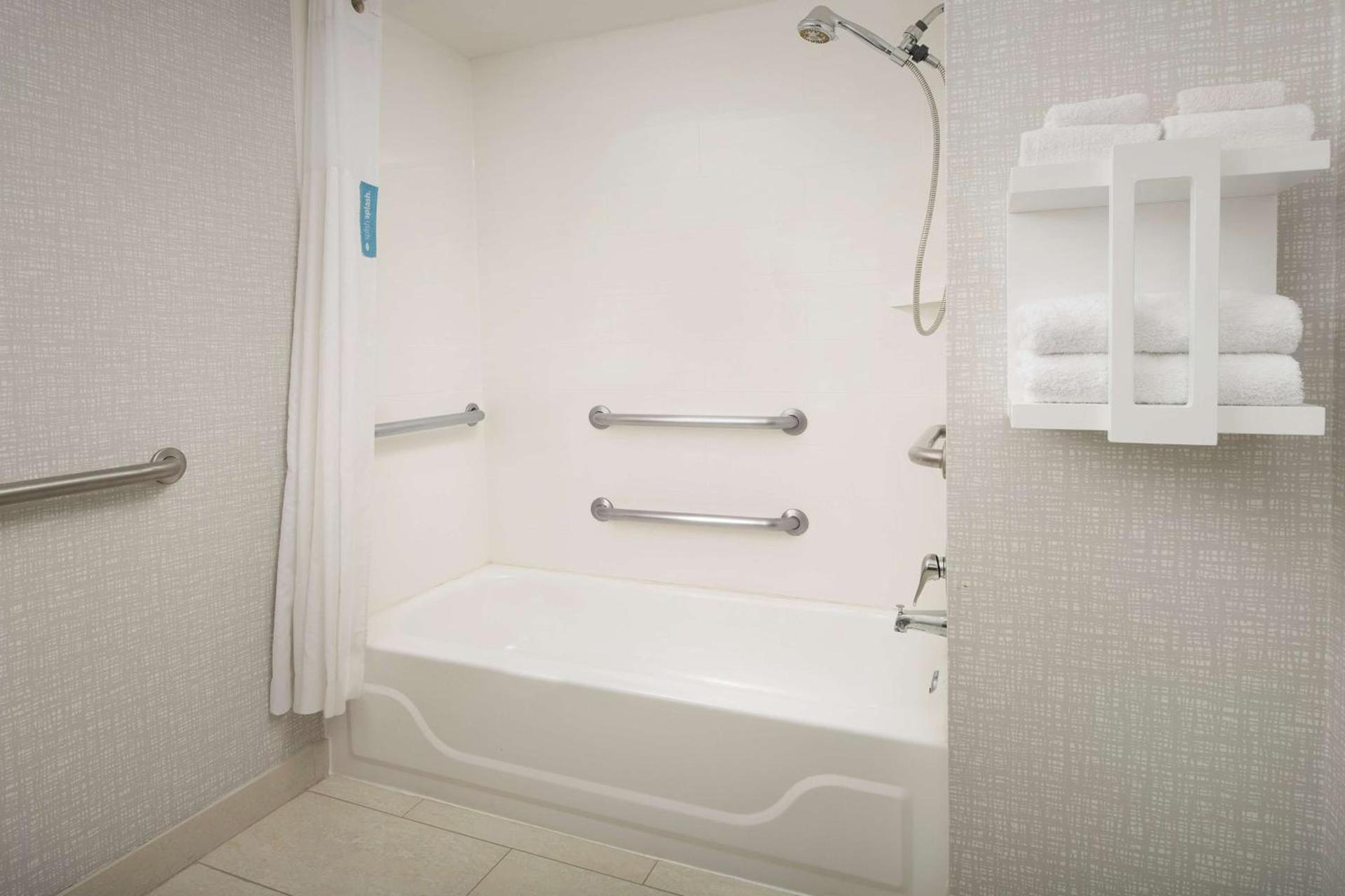 Hampton Inn College Park photo 33