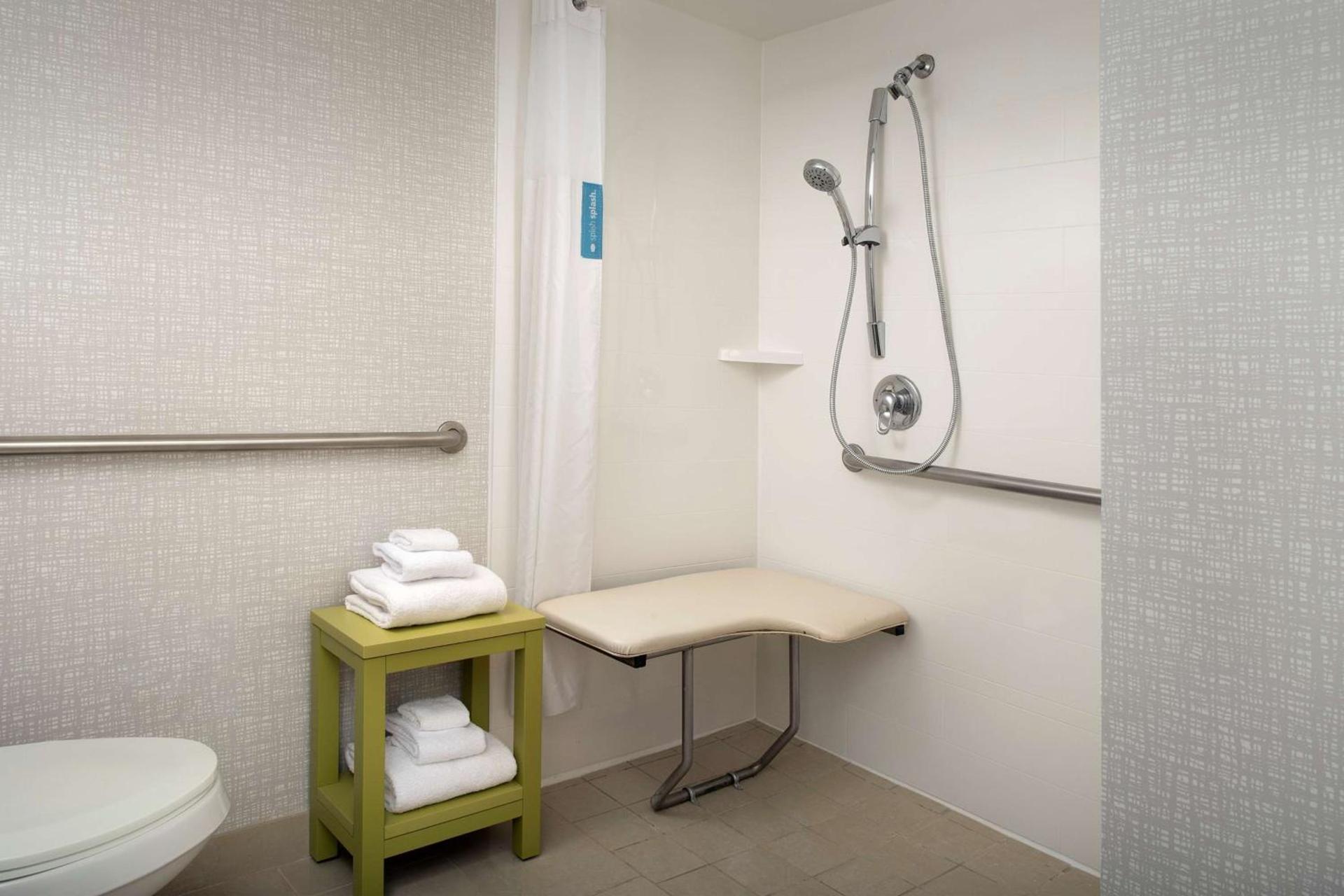 Hampton Inn College Park photo 34